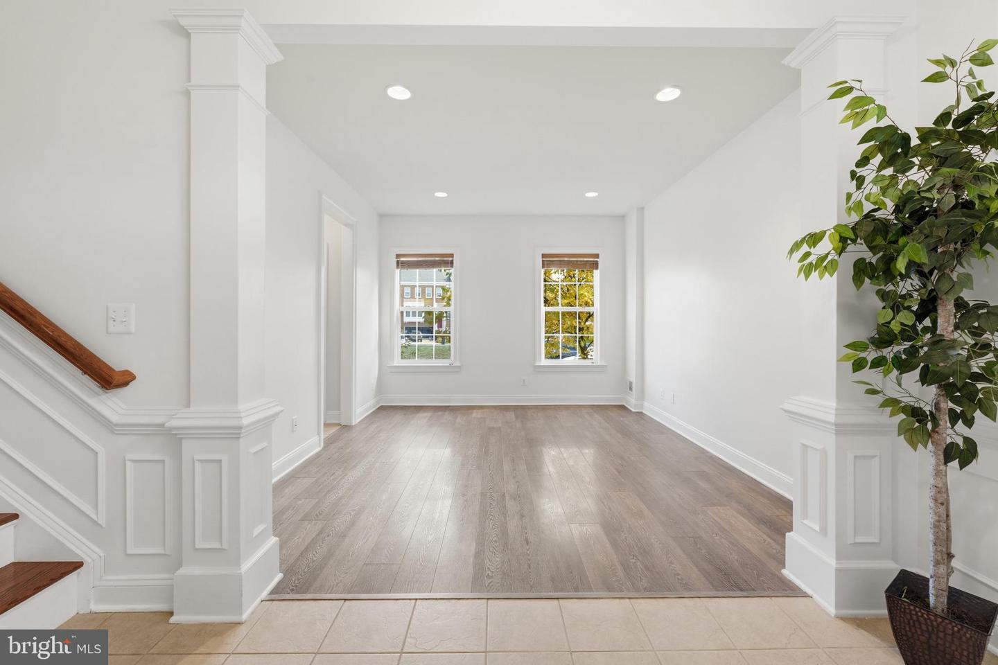 25480 SCHOOLEY MILL TER, CHANTILLY, Virginia 20152, 3 Bedrooms Bedrooms, 11 Rooms Rooms,2 BathroomsBathrooms,Residential,For sale,25480 SCHOOLEY MILL TER,VALO2109456 MLS # VALO2109456