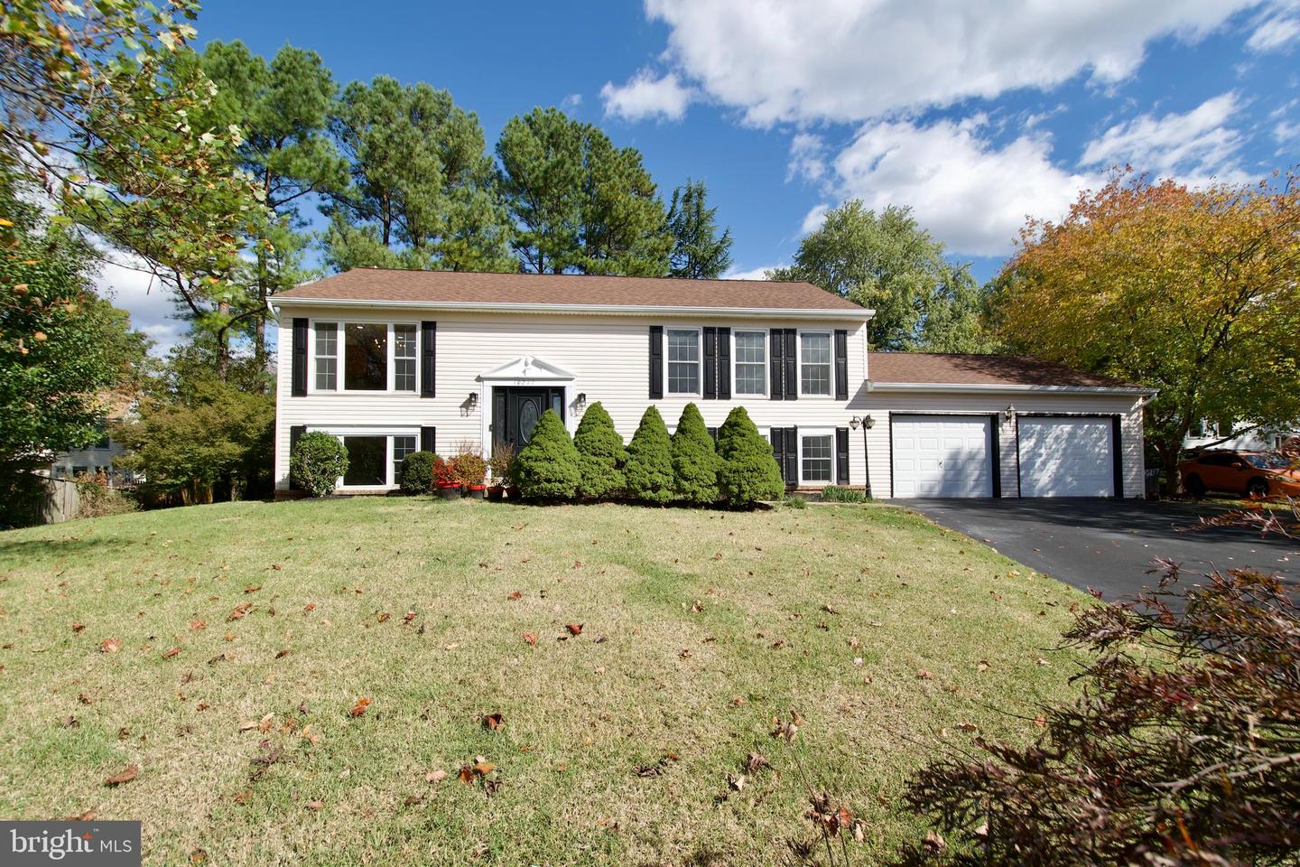 10217 MCKEAN CT, GREAT FALLS, Virginia 22066, 4 Bedrooms Bedrooms, ,3 BathroomsBathrooms,Residential,For sale,10217 MCKEAN CT,VALO2109482 MLS # VALO2109482 10217 MCKEAN CT, GREAT FALLS, Virginia 22066, 4 Bedrooms Bedrooms, ,3 BathroomsBathrooms,Residential,For sale,10217 MCKEAN CT,VALO2109482 MLS # VALO2109482