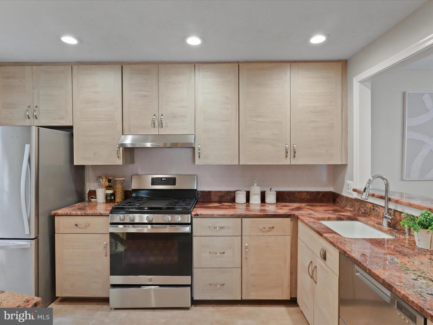 7757 WILLOW POINT DR #7757, FALLS CHURCH, Virginia 22042, 2 Bedrooms Bedrooms, ,1 BathroomBathrooms,Residential,For sale,7757 WILLOW POINT DR #7757,VAFX2275602 MLS # VAFX2275602