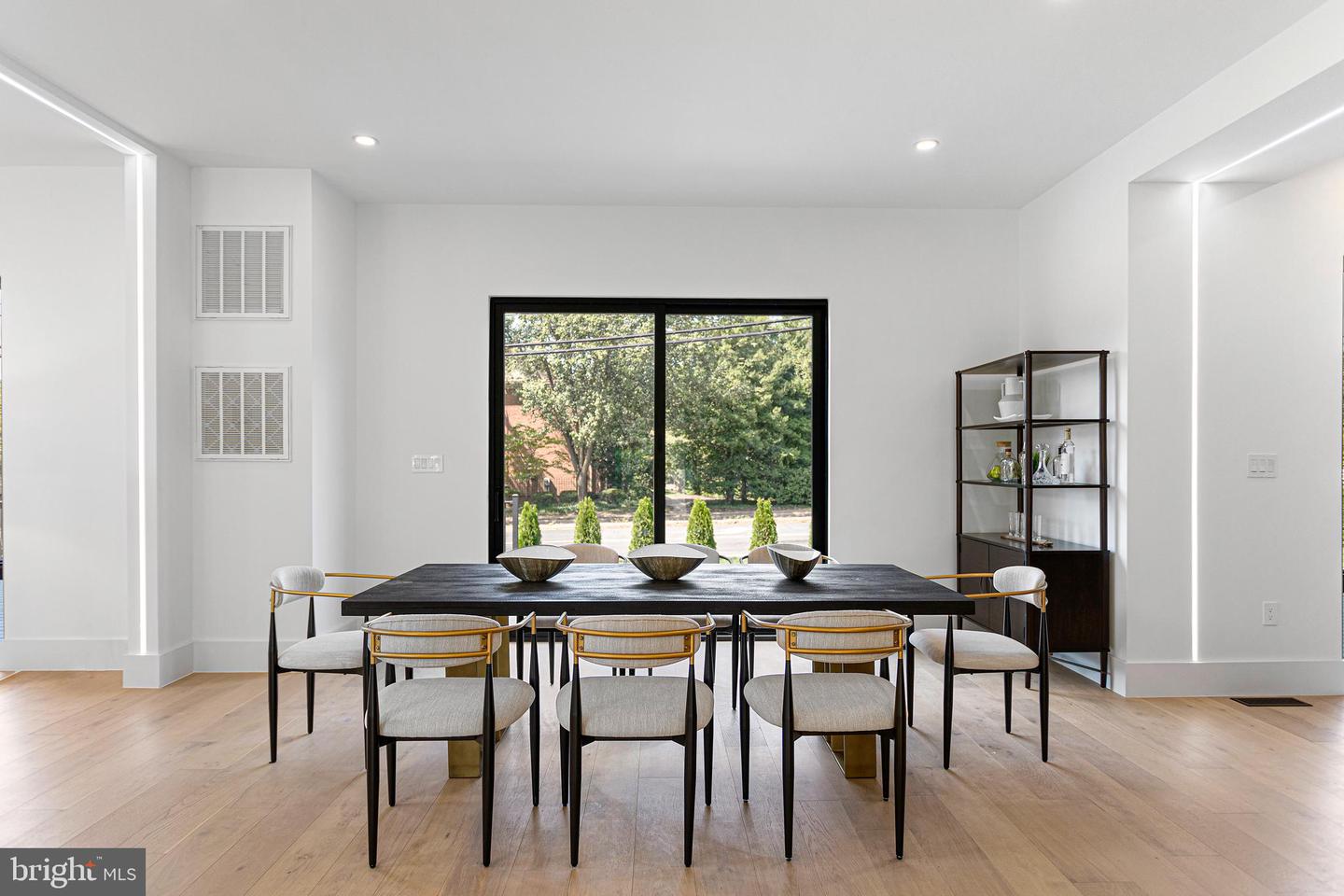 1733 CHAIN BRIDGE RD, MCLEAN, Virginia 22101, 5 Bedrooms Bedrooms, ,5 BathroomsBathrooms,Residential,For sale,1733 CHAIN BRIDGE RD,VAFX2275906 MLS # VAFX2275906
