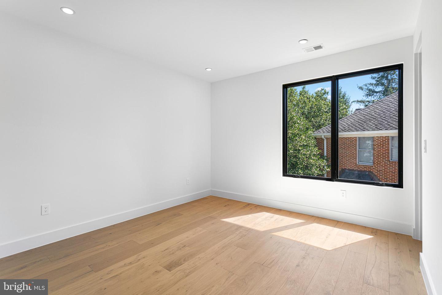 1733 CHAIN BRIDGE RD, MCLEAN, Virginia 22101, 5 Bedrooms Bedrooms, ,5 BathroomsBathrooms,Residential,For sale,1733 CHAIN BRIDGE RD,VAFX2275906 MLS # VAFX2275906
