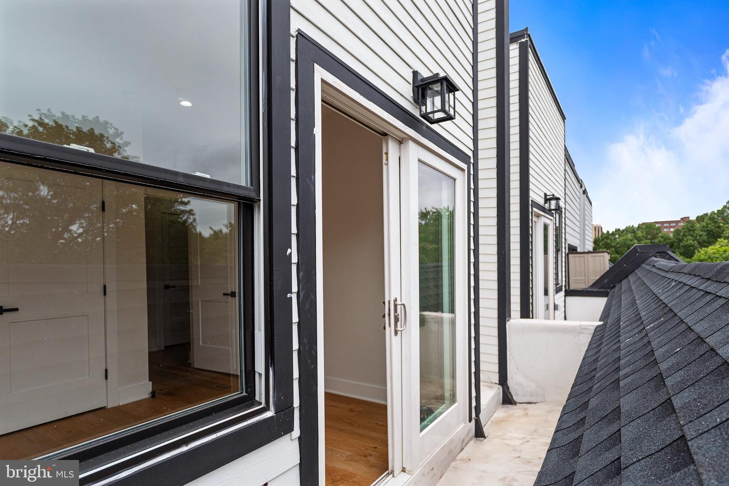 1107 QUEEN ST NE #PH-4, WASHINGTON, District Of Columbia 20002, 3 Bedrooms Bedrooms, ,1 BathroomBathrooms,Residential,For sale,1107 QUEEN ST NE #PH-4,DCDC2228558 MLS # DCDC2228558 1107 QUEEN ST NE #PH-4, WASHINGTON, District Of Columbia 20002, 3 Bedrooms Bedrooms, ,1 BathroomBathrooms,Residential,For sale,1107 QUEEN ST NE #PH-4,DCDC2228558 MLS # DCDC2228558