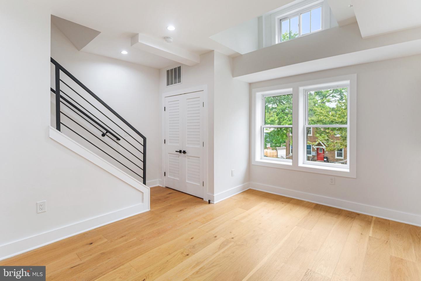 1107 QUEEN ST NE #PH-4, WASHINGTON, District Of Columbia 20002, 3 Bedrooms Bedrooms, ,1 BathroomBathrooms,Residential,For sale,1107 QUEEN ST NE #PH-4,DCDC2228558 MLS # DCDC2228558 1107 QUEEN ST NE #PH-4, WASHINGTON, District Of Columbia 20002, 3 Bedrooms Bedrooms, ,1 BathroomBathrooms,Residential,For sale,1107 QUEEN ST NE #PH-4,DCDC2228558 MLS # DCDC2228558