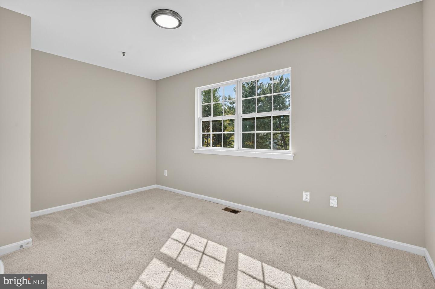 7626 LEE LANDING DR, FALLS CHURCH, Virginia 22043, 2 Bedrooms Bedrooms, 4 Rooms Rooms,1 BathroomBathrooms,Residential,For sale,7626 LEE LANDING DR,VAFX2275938 MLS # VAFX2275938 7626 LEE LANDING DR, FALLS CHURCH, Virginia 22043, 2 Bedrooms Bedrooms, 4 Rooms Rooms,1 BathroomBathrooms,Residential,For sale,7626 LEE LANDING DR,VAFX2275938 MLS # VAFX2275938