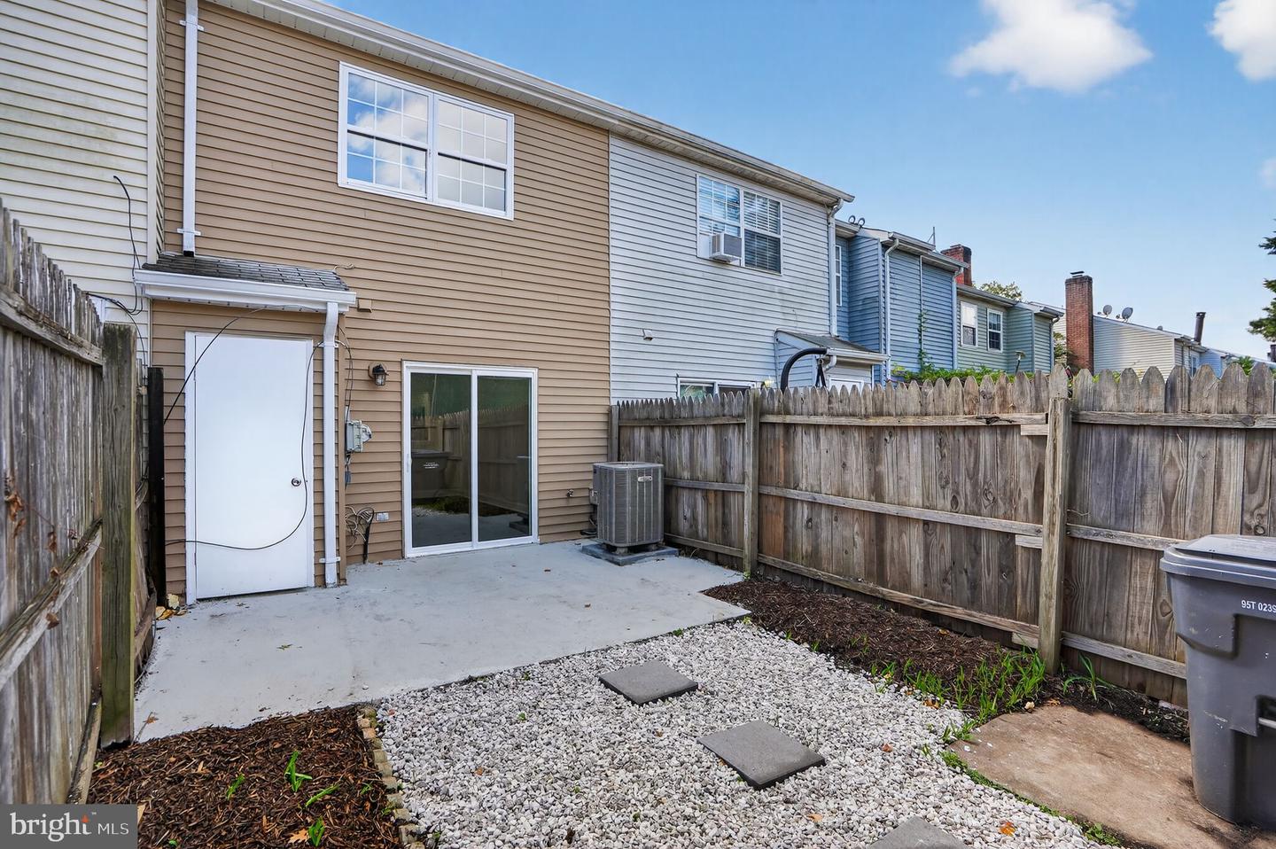 7626 LEE LANDING DR, FALLS CHURCH, Virginia 22043, 2 Bedrooms Bedrooms, 4 Rooms Rooms,1 BathroomBathrooms,Residential,For sale,7626 LEE LANDING DR,VAFX2275938 MLS # VAFX2275938 7626 LEE LANDING DR, FALLS CHURCH, Virginia 22043, 2 Bedrooms Bedrooms, 4 Rooms Rooms,1 BathroomBathrooms,Residential,For sale,7626 LEE LANDING DR,VAFX2275938 MLS # VAFX2275938