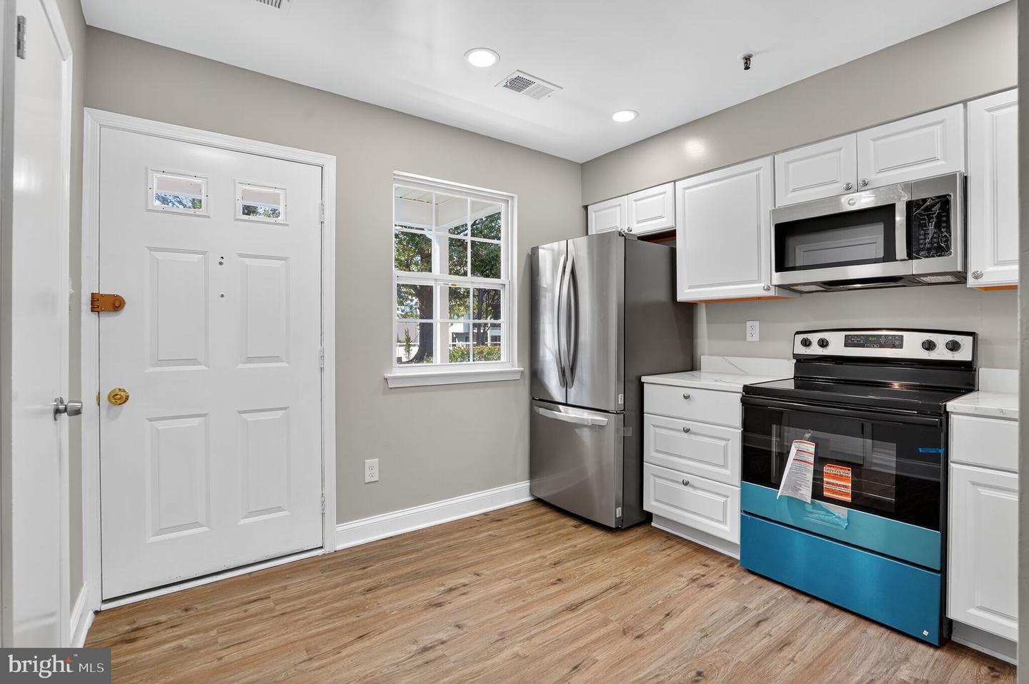 7626 LEE LANDING DR, FALLS CHURCH, Virginia 22043, 2 Bedrooms Bedrooms, 4 Rooms Rooms,1 BathroomBathrooms,Residential,For sale,7626 LEE LANDING DR,VAFX2275938 MLS # VAFX2275938 7626 LEE LANDING DR, FALLS CHURCH, Virginia 22043, 2 Bedrooms Bedrooms, 4 Rooms Rooms,1 BathroomBathrooms,Residential,For sale,7626 LEE LANDING DR,VAFX2275938 MLS # VAFX2275938