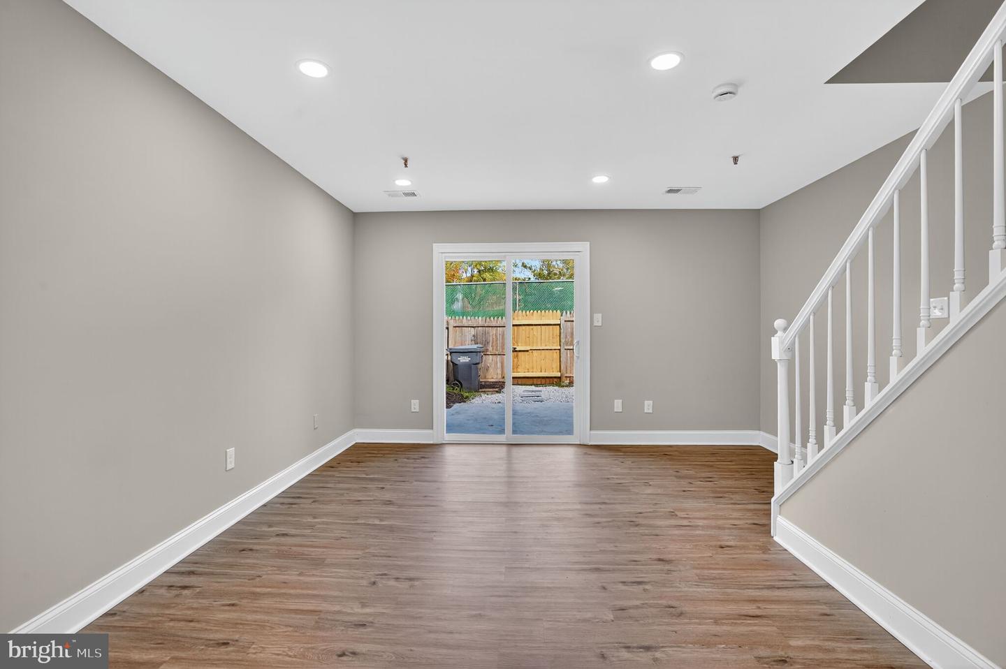 7626 LEE LANDING DR, FALLS CHURCH, Virginia 22043, 2 Bedrooms Bedrooms, 4 Rooms Rooms,1 BathroomBathrooms,Residential,For sale,7626 LEE LANDING DR,VAFX2275938 MLS # VAFX2275938 7626 LEE LANDING DR, FALLS CHURCH, Virginia 22043, 2 Bedrooms Bedrooms, 4 Rooms Rooms,1 BathroomBathrooms,Residential,For sale,7626 LEE LANDING DR,VAFX2275938 MLS # VAFX2275938