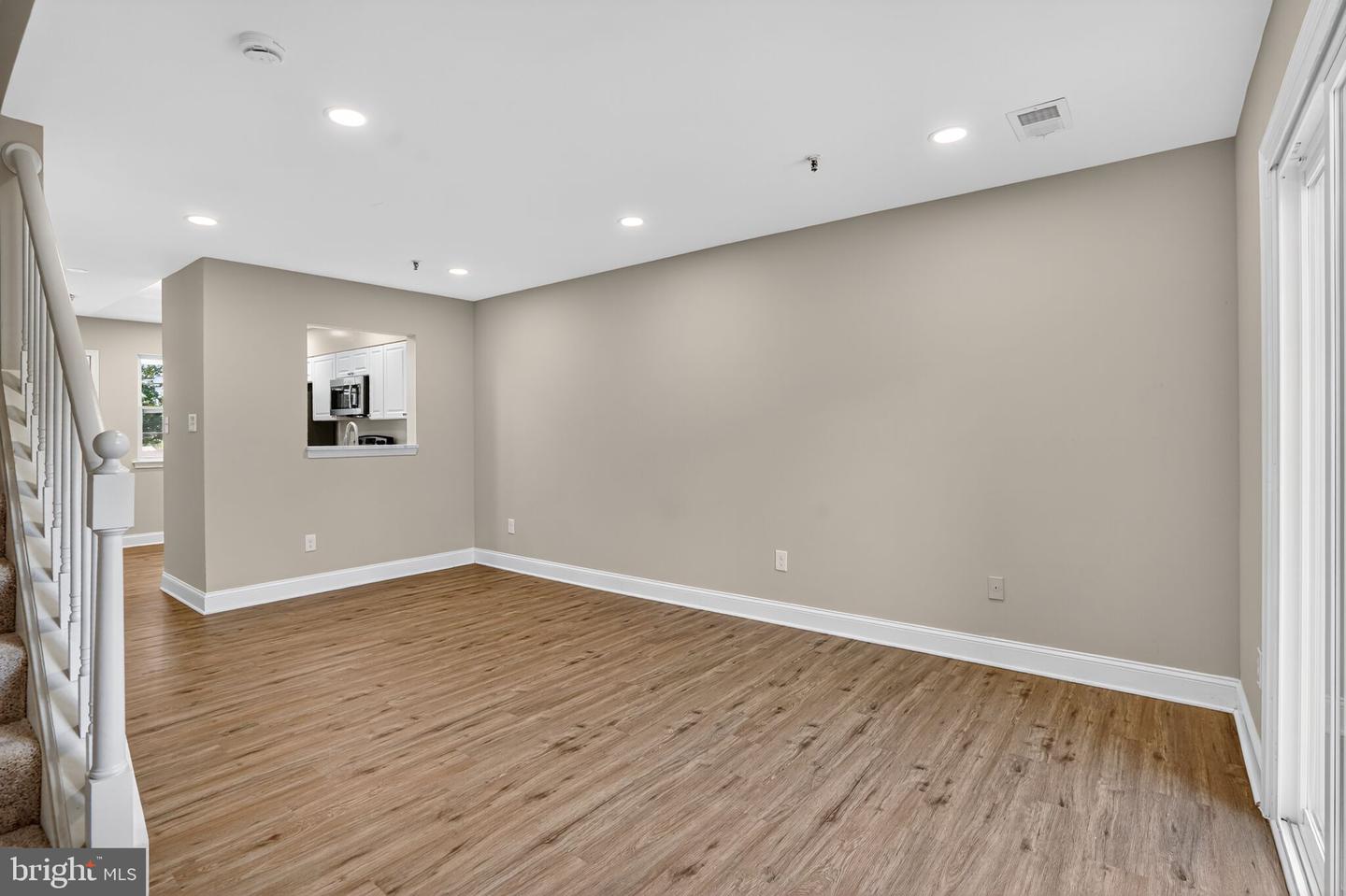 7626 LEE LANDING DR, FALLS CHURCH, Virginia 22043, 2 Bedrooms Bedrooms, 4 Rooms Rooms,1 BathroomBathrooms,Residential,For sale,7626 LEE LANDING DR,VAFX2275938 MLS # VAFX2275938 7626 LEE LANDING DR, FALLS CHURCH, Virginia 22043, 2 Bedrooms Bedrooms, 4 Rooms Rooms,1 BathroomBathrooms,Residential,For sale,7626 LEE LANDING DR,VAFX2275938 MLS # VAFX2275938