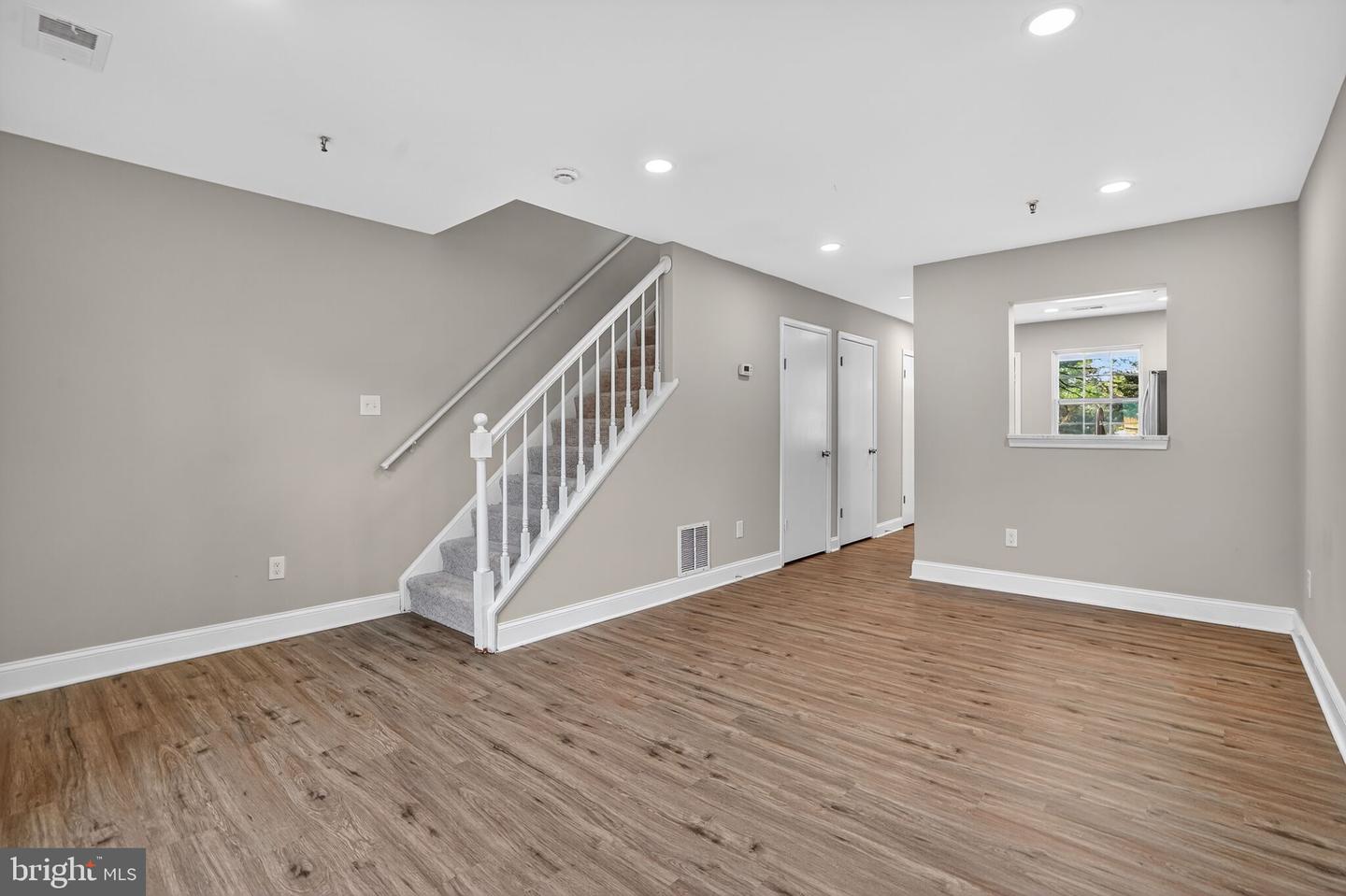7626 LEE LANDING DR, FALLS CHURCH, Virginia 22043, 2 Bedrooms Bedrooms, 4 Rooms Rooms,1 BathroomBathrooms,Residential,For sale,7626 LEE LANDING DR,VAFX2275938 MLS # VAFX2275938 7626 LEE LANDING DR, FALLS CHURCH, Virginia 22043, 2 Bedrooms Bedrooms, 4 Rooms Rooms,1 BathroomBathrooms,Residential,For sale,7626 LEE LANDING DR,VAFX2275938 MLS # VAFX2275938
