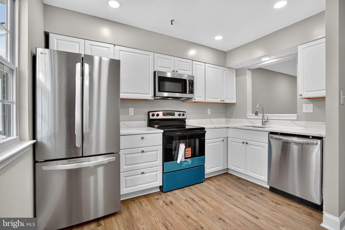 7626 LEE LANDING DR, FALLS CHURCH, Virginia 22043, 2 Bedrooms Bedrooms, 4 Rooms Rooms,1 BathroomBathrooms,Residential,For sale,7626 LEE LANDING DR,VAFX2275938 MLS # VAFX2275938 7626 LEE LANDING DR, FALLS CHURCH, Virginia 22043, 2 Bedrooms Bedrooms, 4 Rooms Rooms,1 BathroomBathrooms,Residential,For sale,7626 LEE LANDING DR,VAFX2275938 MLS # VAFX2275938