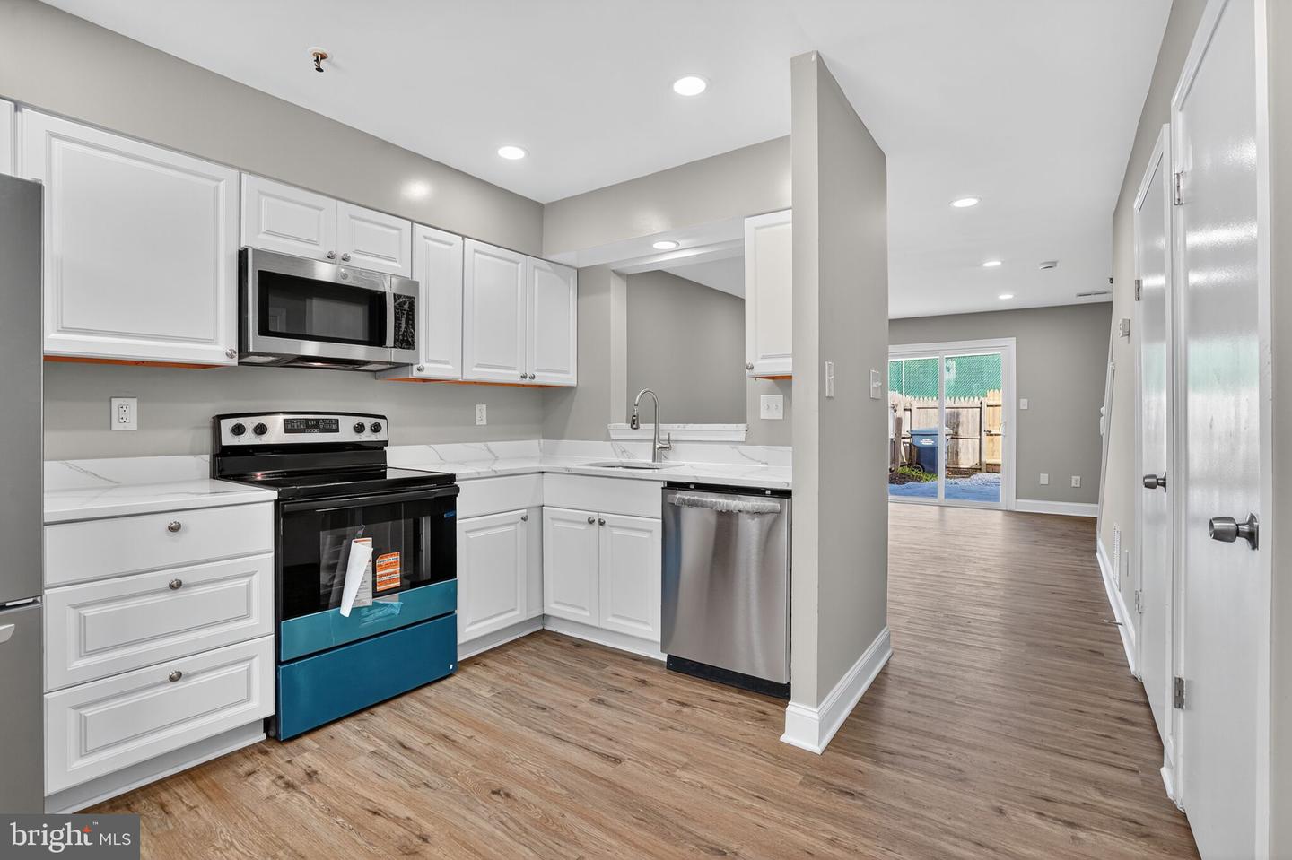 7626 LEE LANDING DR, FALLS CHURCH, Virginia 22043, 2 Bedrooms Bedrooms, 4 Rooms Rooms,1 BathroomBathrooms,Residential,For sale,7626 LEE LANDING DR,VAFX2275938 MLS # VAFX2275938 7626 LEE LANDING DR, FALLS CHURCH, Virginia 22043, 2 Bedrooms Bedrooms, 4 Rooms Rooms,1 BathroomBathrooms,Residential,For sale,7626 LEE LANDING DR,VAFX2275938 MLS # VAFX2275938