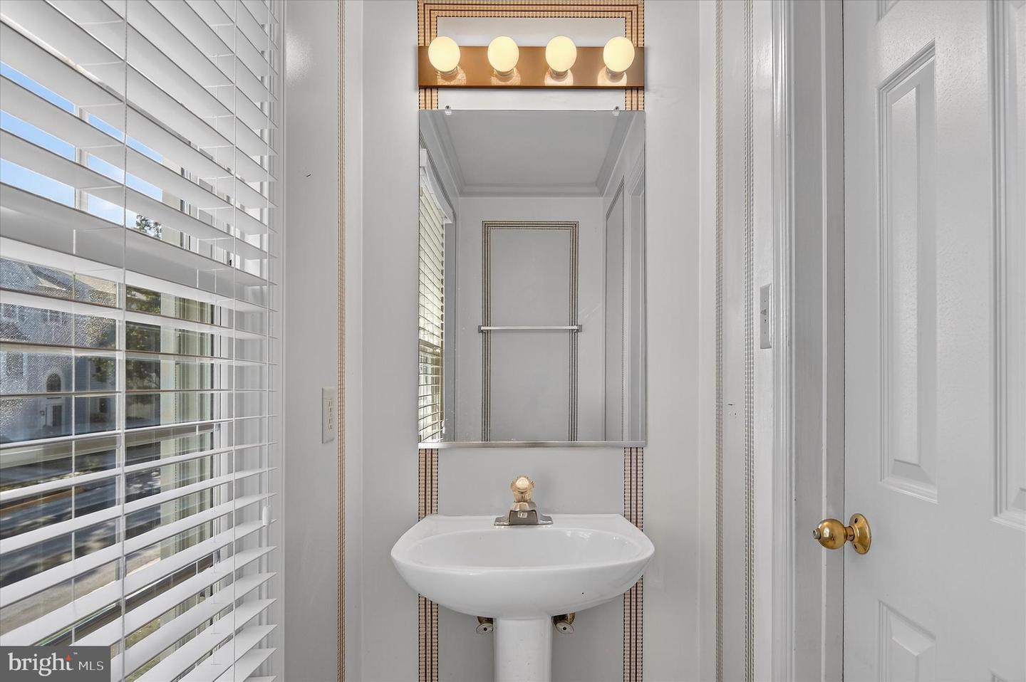 6004 KEBLE DR, ALEXANDRIA, Virginia 22315, 3 Bedrooms Bedrooms, 7 Rooms Rooms,2 BathroomsBathrooms,Residential,For sale,6004 KEBLE DR,VAFX2275848 MLS # VAFX2275848 6004 KEBLE DR, ALEXANDRIA, Virginia 22315, 3 Bedrooms Bedrooms, 7 Rooms Rooms,2 BathroomsBathrooms,Residential,For sale,6004 KEBLE DR,VAFX2275848 MLS # VAFX2275848