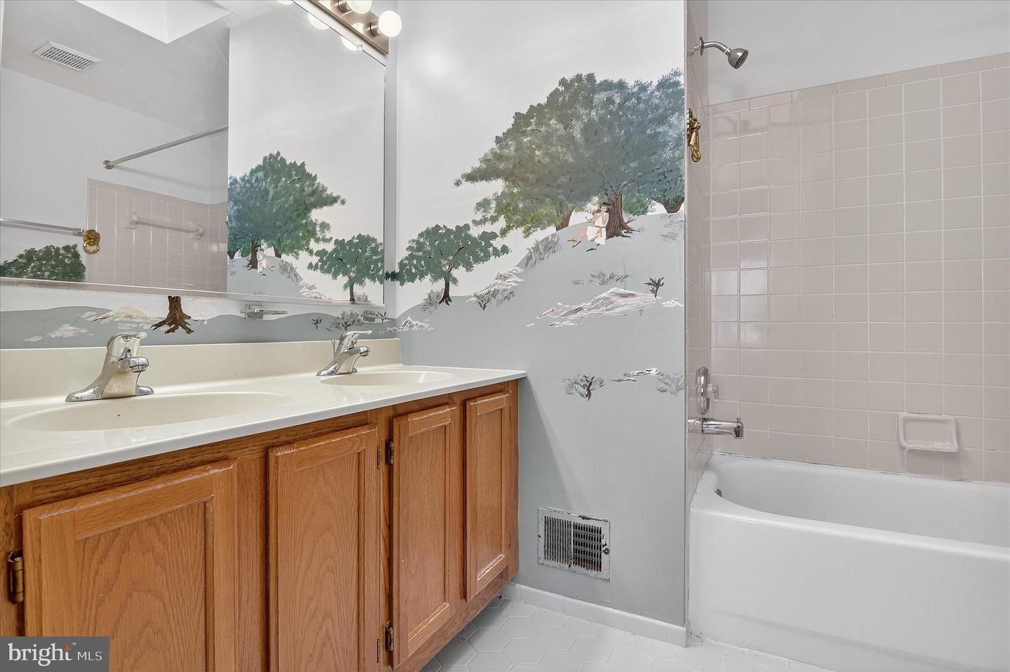 6004 KEBLE DR, ALEXANDRIA, Virginia 22315, 3 Bedrooms Bedrooms, 7 Rooms Rooms,2 BathroomsBathrooms,Residential,For sale,6004 KEBLE DR,VAFX2275848 MLS # VAFX2275848 6004 KEBLE DR, ALEXANDRIA, Virginia 22315, 3 Bedrooms Bedrooms, 7 Rooms Rooms,2 BathroomsBathrooms,Residential,For sale,6004 KEBLE DR,VAFX2275848 MLS # VAFX2275848