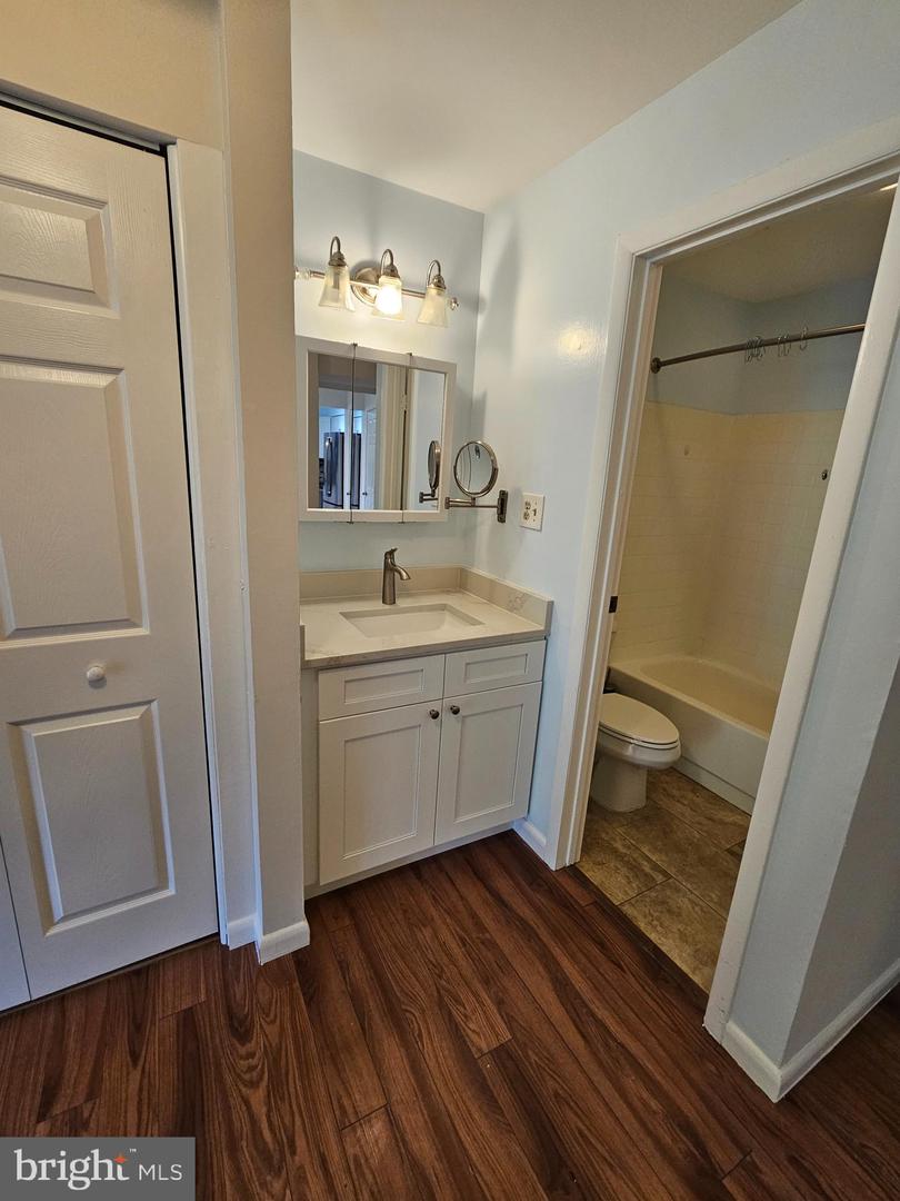 5809 ROYAL RIDGE DR #I, SPRINGFIELD, Virginia 22152, 2 Bedrooms Bedrooms, ,2 BathroomsBathrooms,Residential,For sale,5809 ROYAL RIDGE DR #I,VAFX2276142 MLS # VAFX2276142 5809 ROYAL RIDGE DR #I, SPRINGFIELD, Virginia 22152, 2 Bedrooms Bedrooms, ,2 BathroomsBathrooms,Residential,For sale,5809 ROYAL RIDGE DR #I,VAFX2276142 MLS # VAFX2276142