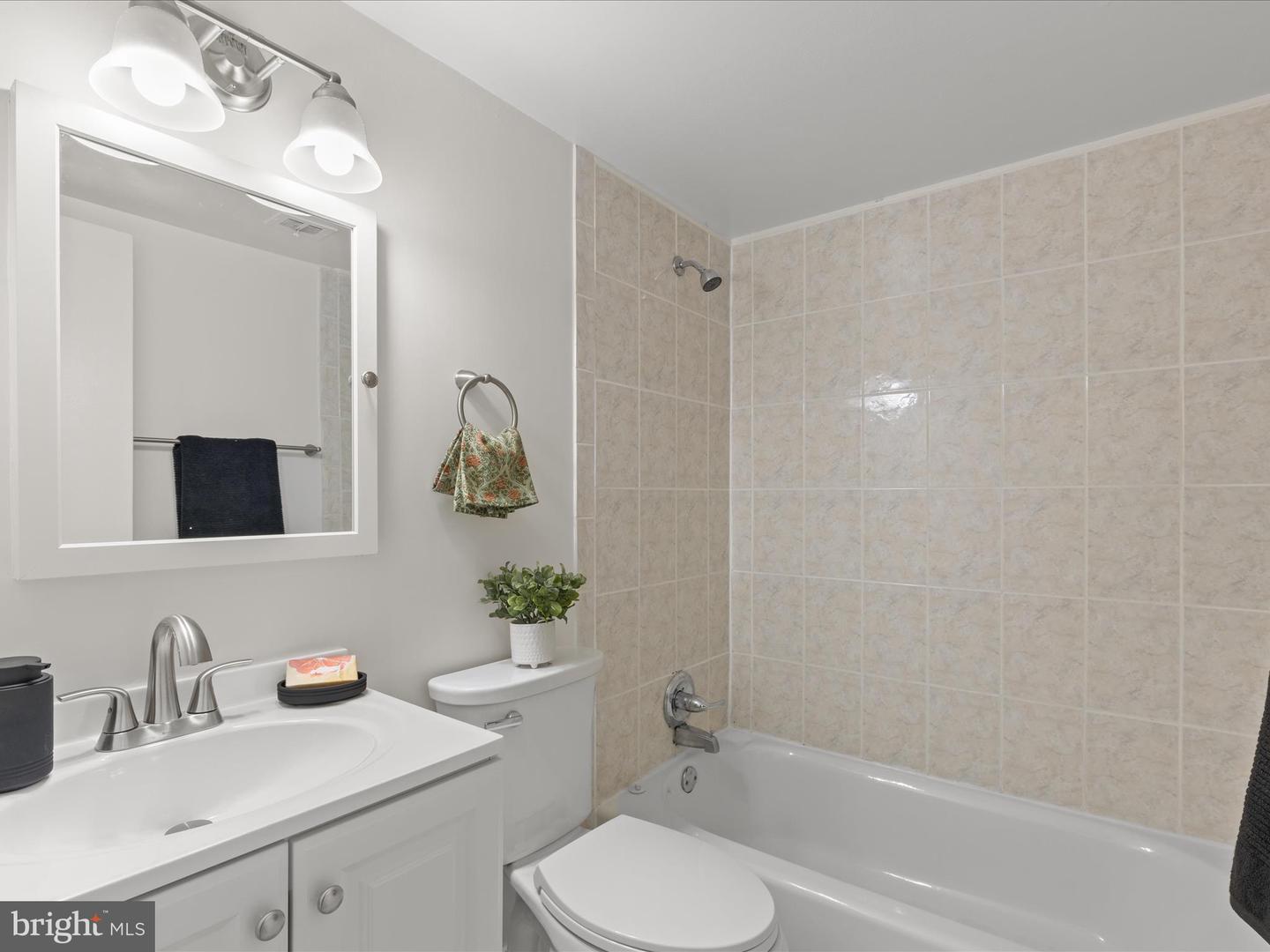 4211 AMERICANA DR #202, ANNANDALE, Virginia 22003, 1 Bedroom Bedrooms, 4 Rooms Rooms,1 BathroomBathrooms,Residential,For sale,4211 AMERICANA DR #202,VAFX2276022 MLS # VAFX2276022 4211 AMERICANA DR #202, ANNANDALE, Virginia 22003, 1 Bedroom Bedrooms, 4 Rooms Rooms,1 BathroomBathrooms,Residential,For sale,4211 AMERICANA DR #202,VAFX2276022 MLS # VAFX2276022