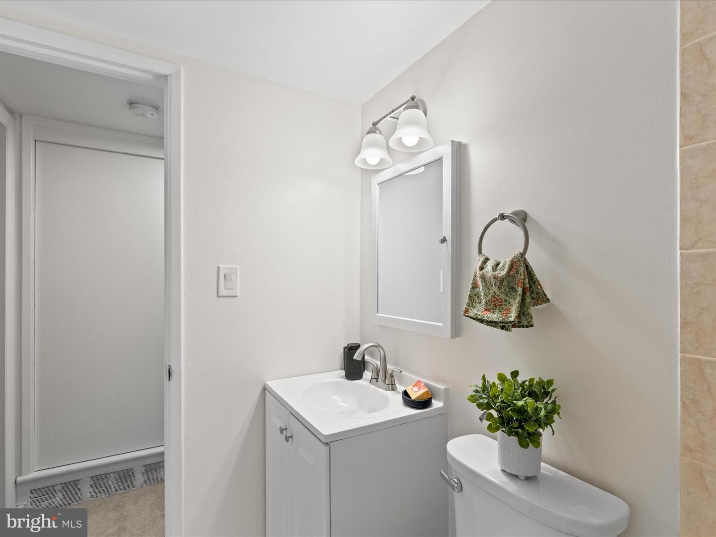 4211 AMERICANA DR #202, ANNANDALE, Virginia 22003, 1 Bedroom Bedrooms, 4 Rooms Rooms,1 BathroomBathrooms,Residential,For sale,4211 AMERICANA DR #202,VAFX2276022 MLS # VAFX2276022 4211 AMERICANA DR #202, ANNANDALE, Virginia 22003, 1 Bedroom Bedrooms, 4 Rooms Rooms,1 BathroomBathrooms,Residential,For sale,4211 AMERICANA DR #202,VAFX2276022 MLS # VAFX2276022