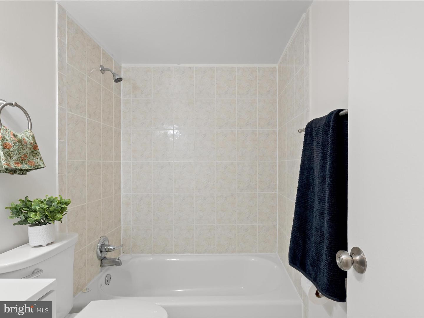 4211 AMERICANA DR #202, ANNANDALE, Virginia 22003, 1 Bedroom Bedrooms, 4 Rooms Rooms,1 BathroomBathrooms,Residential,For sale,4211 AMERICANA DR #202,VAFX2276022 MLS # VAFX2276022 4211 AMERICANA DR #202, ANNANDALE, Virginia 22003, 1 Bedroom Bedrooms, 4 Rooms Rooms,1 BathroomBathrooms,Residential,For sale,4211 AMERICANA DR #202,VAFX2276022 MLS # VAFX2276022