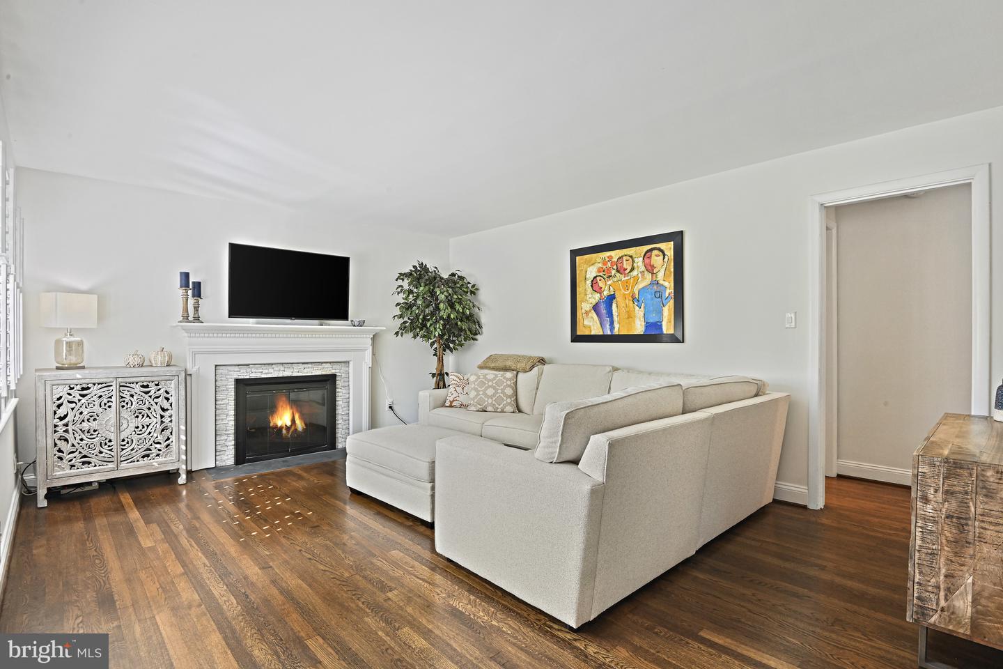 6602 JERRY PL, MCLEAN, Virginia 22101, 4 Bedrooms Bedrooms, ,3 BathroomsBathrooms,Residential,For sale,6602 JERRY PL,VAFX2276064 MLS # VAFX2276064 6602 JERRY PL, MCLEAN, Virginia 22101, 4 Bedrooms Bedrooms, ,3 BathroomsBathrooms,Residential,For sale,6602 JERRY PL,VAFX2276064 MLS # VAFX2276064
