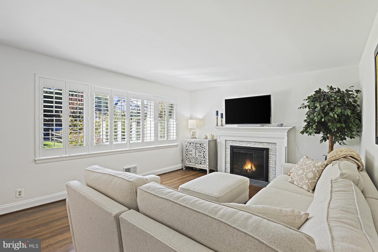 6602 JERRY PL, MCLEAN, Virginia 22101, 4 Bedrooms Bedrooms, ,3 BathroomsBathrooms,Residential,For sale,6602 JERRY PL,VAFX2276064 MLS # VAFX2276064 6602 JERRY PL, MCLEAN, Virginia 22101, 4 Bedrooms Bedrooms, ,3 BathroomsBathrooms,Residential,For sale,6602 JERRY PL,VAFX2276064 MLS # VAFX2276064