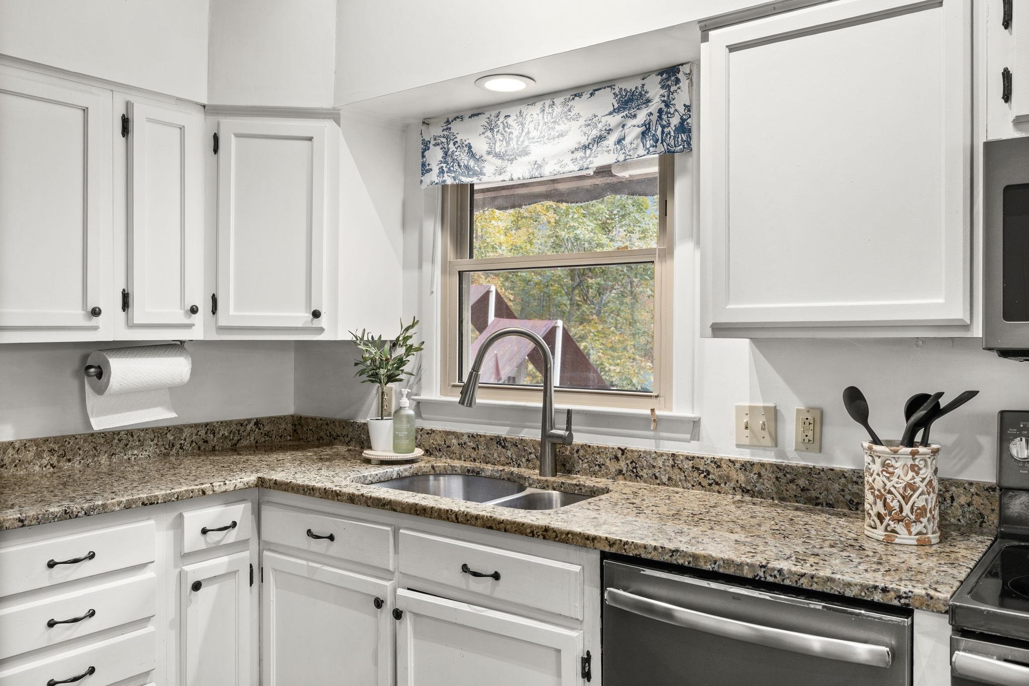 6184 RUNKLES GAP RD, ELKTON, Virginia 22827, 3 Bedrooms Bedrooms, ,2 BathroomsBathrooms,Residential,6184 RUNKLES GAP RD,670461 MLS # 670461 6184 RUNKLES GAP RD, ELKTON, Virginia 22827, 3 Bedrooms Bedrooms, ,2 BathroomsBathrooms,Residential,6184 RUNKLES GAP RD,670461 MLS # 670461