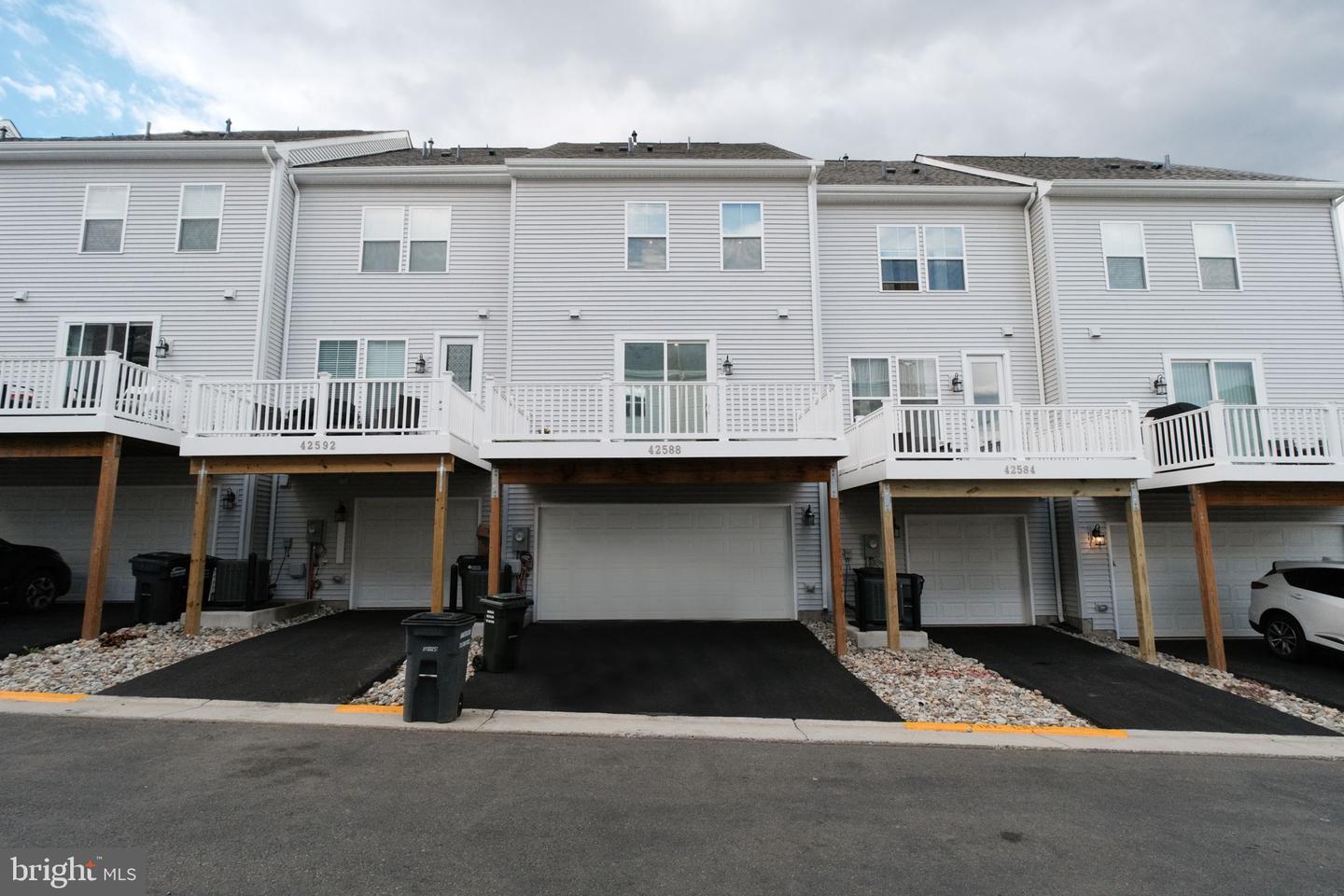 42588 PITLOCHRY TER, STERLING, Virginia 20166, 4 Bedrooms Bedrooms, ,3 BathroomsBathrooms,Residential,For sale,42588 PITLOCHRY TER,VALO2109610 MLS # VALO2109610