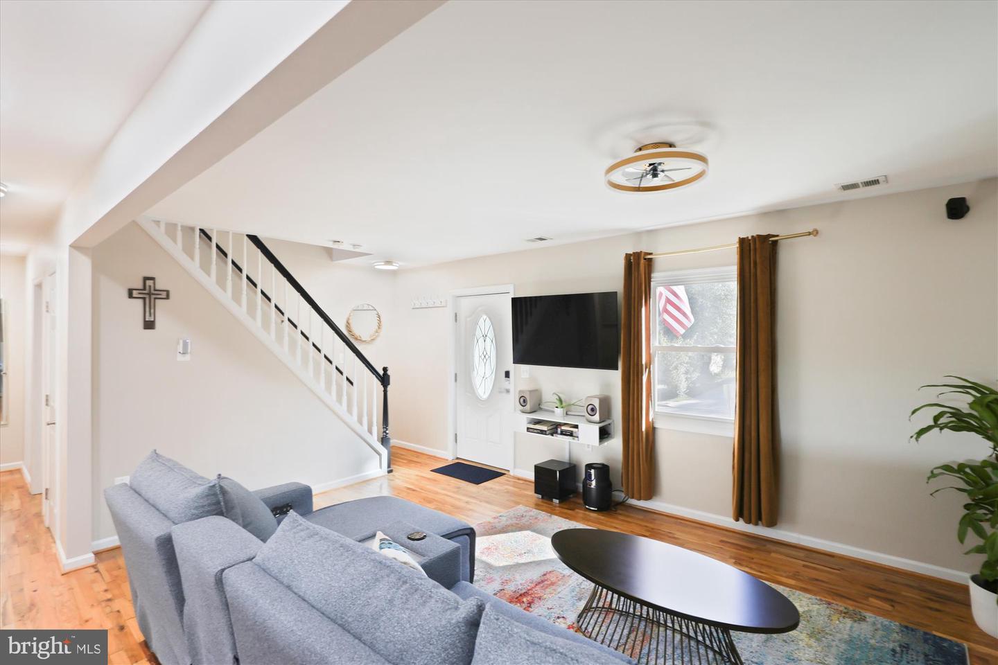 2512 JAMAICA DR, ALEXANDRIA, Virginia 22303, 4 Bedrooms Bedrooms, 7 Rooms Rooms,3 BathroomsBathrooms,Residential,For sale,2512 JAMAICA DR,VAFX2276092 MLS # VAFX2276092