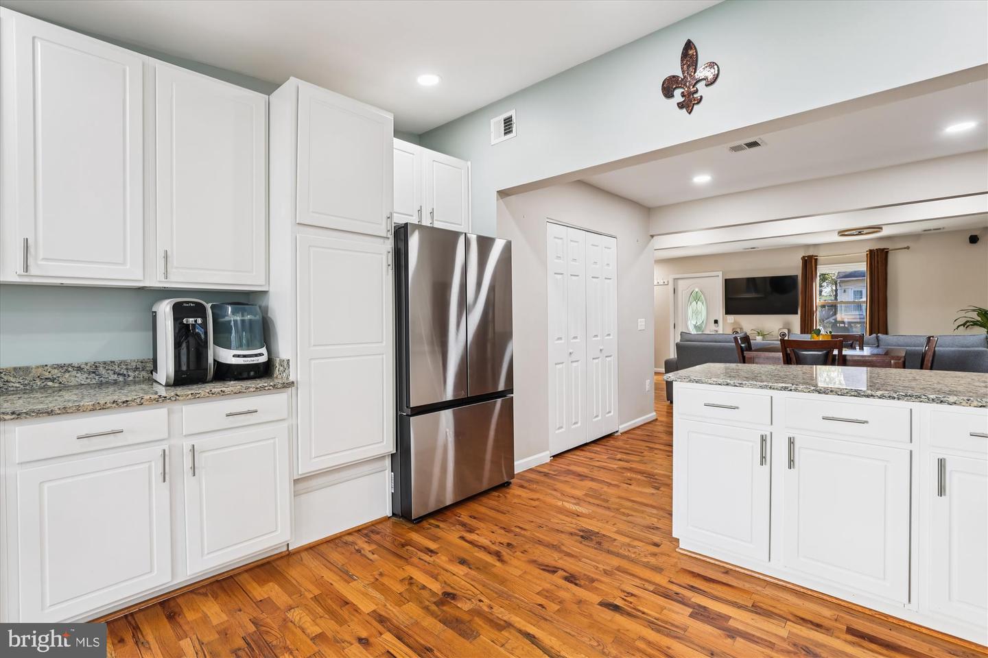 2512 JAMAICA DR, ALEXANDRIA, Virginia 22303, 4 Bedrooms Bedrooms, 7 Rooms Rooms,3 BathroomsBathrooms,Residential,For sale,2512 JAMAICA DR,VAFX2276092 MLS # VAFX2276092