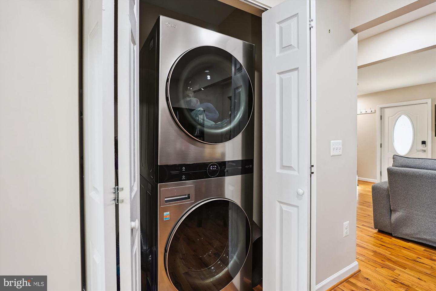 2512 JAMAICA DR, ALEXANDRIA, Virginia 22303, 4 Bedrooms Bedrooms, 7 Rooms Rooms,3 BathroomsBathrooms,Residential,For sale,2512 JAMAICA DR,VAFX2276092 MLS # VAFX2276092
