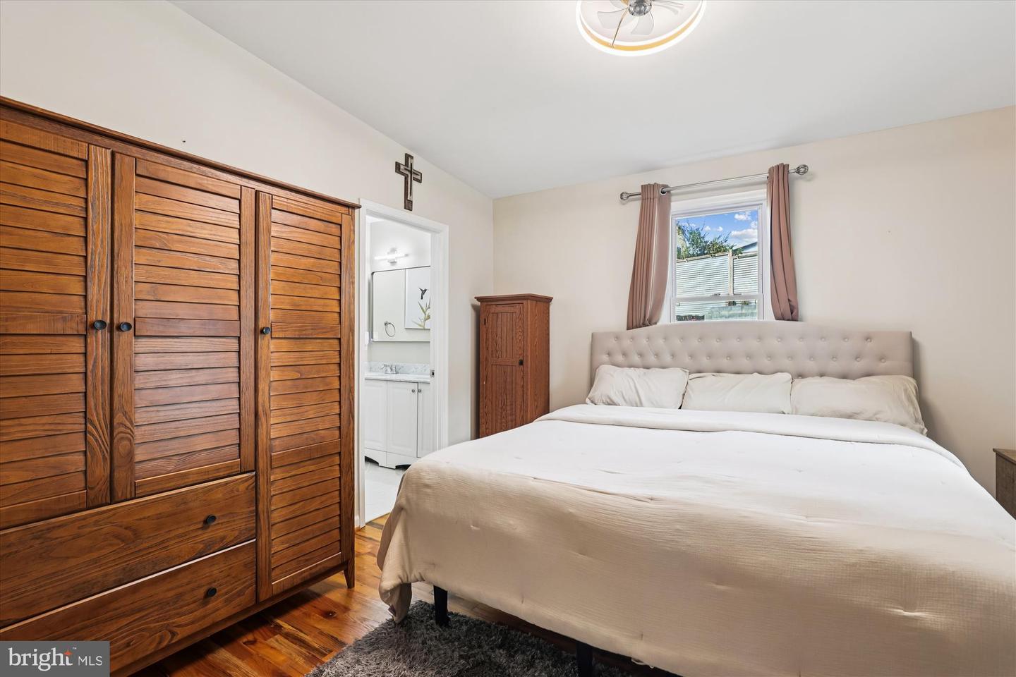 2512 JAMAICA DR, ALEXANDRIA, Virginia 22303, 4 Bedrooms Bedrooms, 7 Rooms Rooms,3 BathroomsBathrooms,Residential,For sale,2512 JAMAICA DR,VAFX2276092 MLS # VAFX2276092