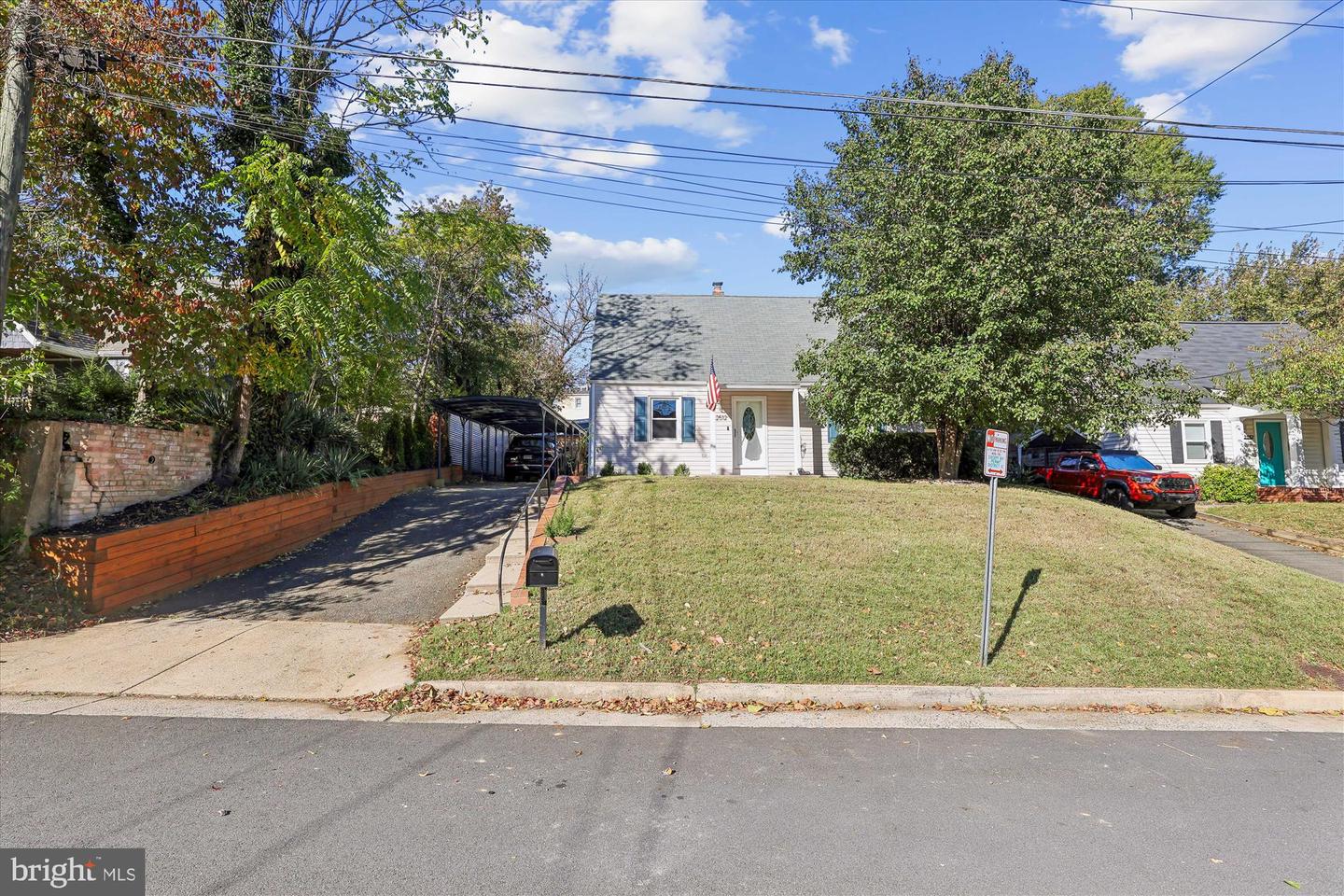 2512 JAMAICA DR, ALEXANDRIA, Virginia 22303, 4 Bedrooms Bedrooms, 7 Rooms Rooms,3 BathroomsBathrooms,Residential,For sale,2512 JAMAICA DR,VAFX2276092 MLS # VAFX2276092