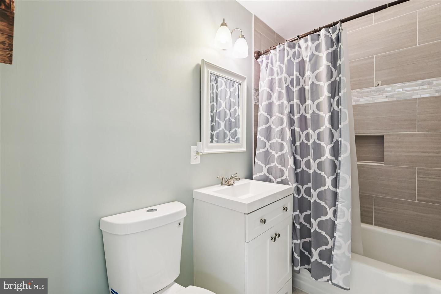 2512 JAMAICA DR, ALEXANDRIA, Virginia 22303, 4 Bedrooms Bedrooms, 7 Rooms Rooms,3 BathroomsBathrooms,Residential,For sale,2512 JAMAICA DR,VAFX2276092 MLS # VAFX2276092