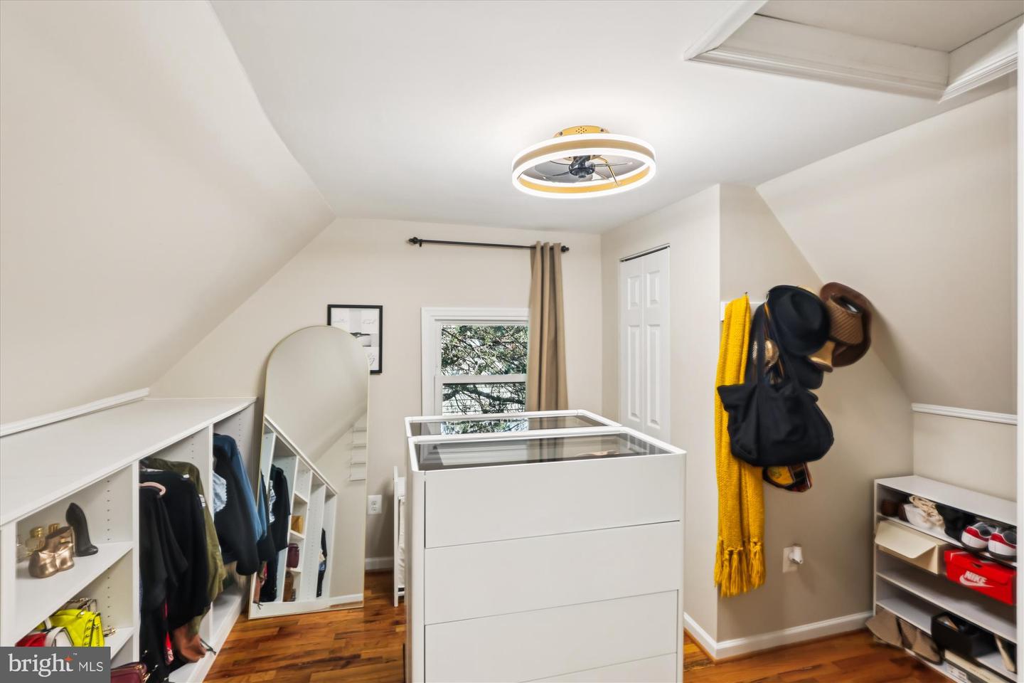 2512 JAMAICA DR, ALEXANDRIA, Virginia 22303, 4 Bedrooms Bedrooms, 7 Rooms Rooms,3 BathroomsBathrooms,Residential,For sale,2512 JAMAICA DR,VAFX2276092 MLS # VAFX2276092