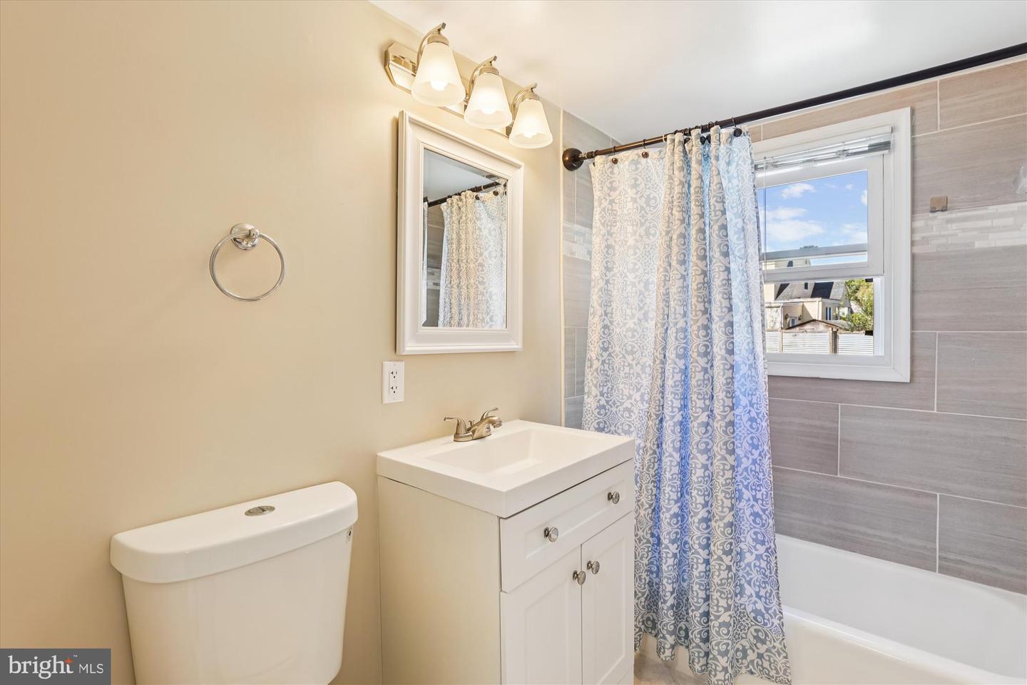 2512 JAMAICA DR, ALEXANDRIA, Virginia 22303, 4 Bedrooms Bedrooms, 7 Rooms Rooms,3 BathroomsBathrooms,Residential,For sale,2512 JAMAICA DR,VAFX2276092 MLS # VAFX2276092