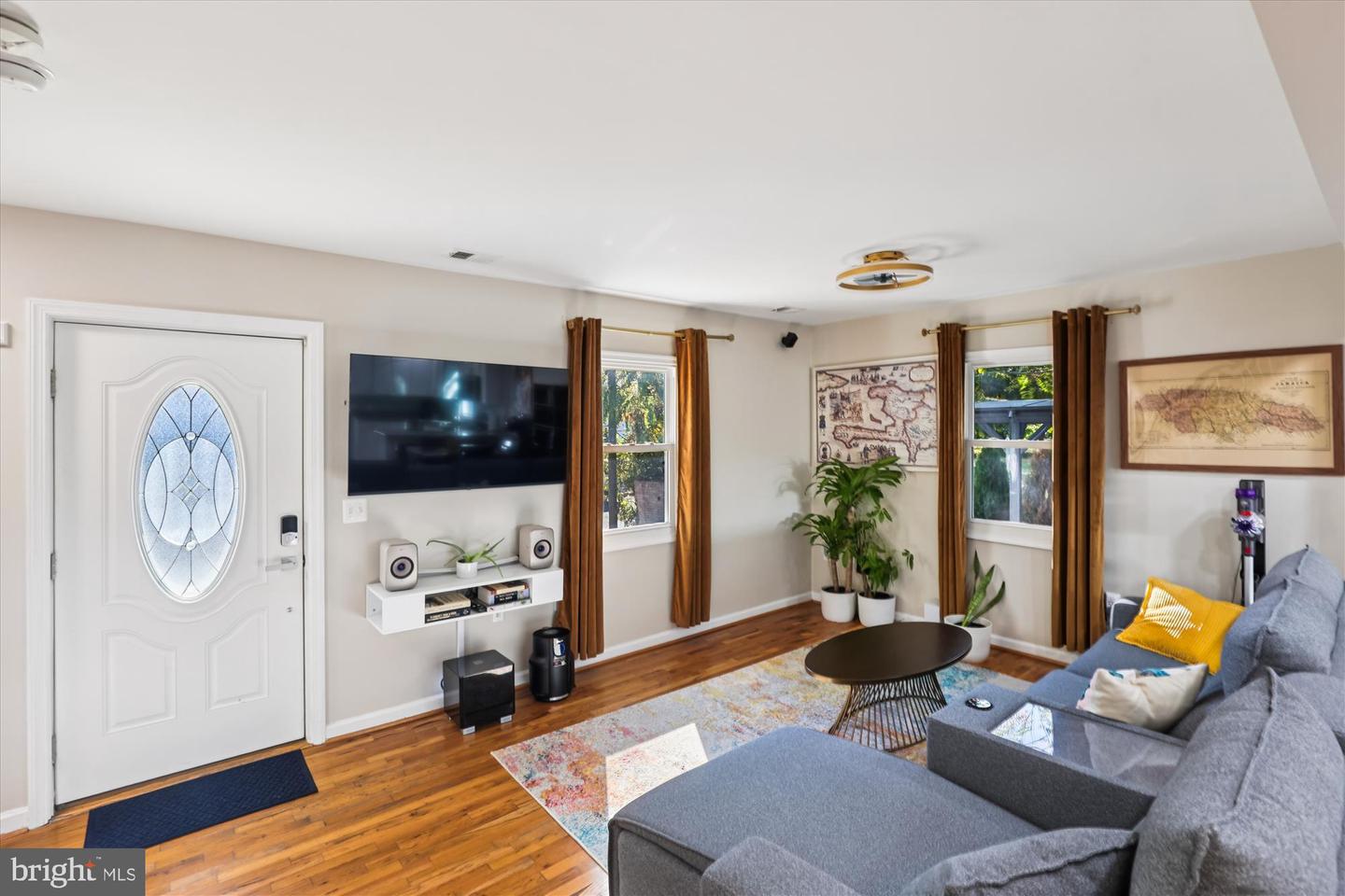 2512 JAMAICA DR, ALEXANDRIA, Virginia 22303, 4 Bedrooms Bedrooms, 7 Rooms Rooms,3 BathroomsBathrooms,Residential,For sale,2512 JAMAICA DR,VAFX2276092 MLS # VAFX2276092