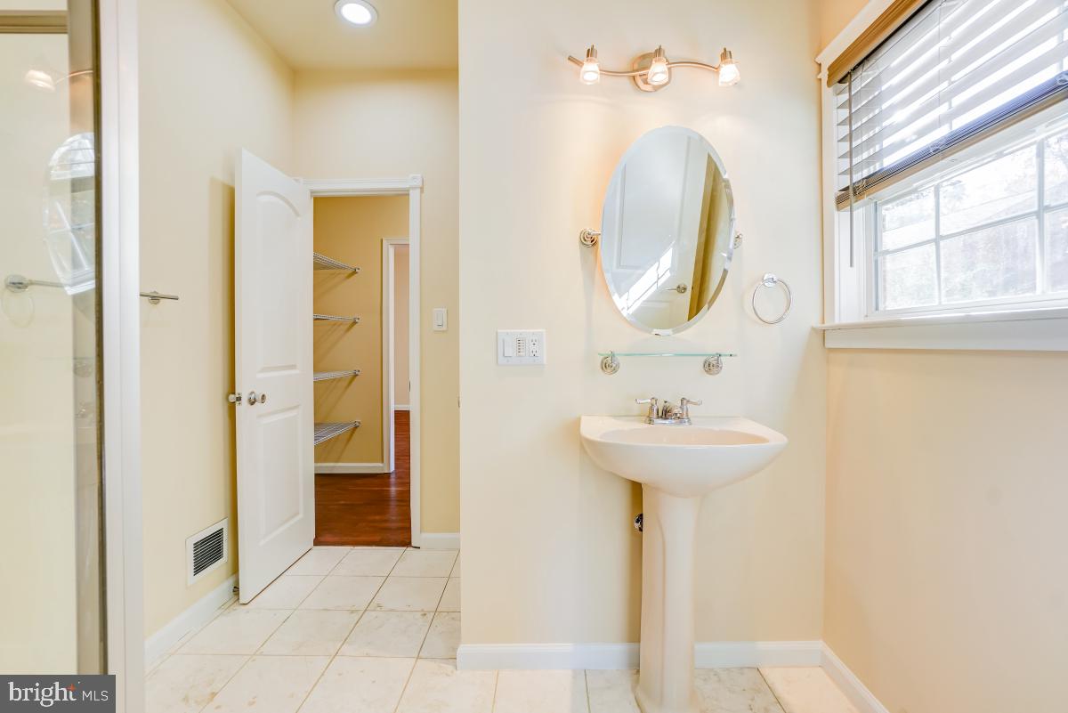 8513 THOMAS DR, MANASSAS, Virginia 20110, 3 Bedrooms Bedrooms, ,2 BathroomsBathrooms,Residential,For sale,8513 THOMAS DR,VAPW2106684 MLS # VAPW2106684