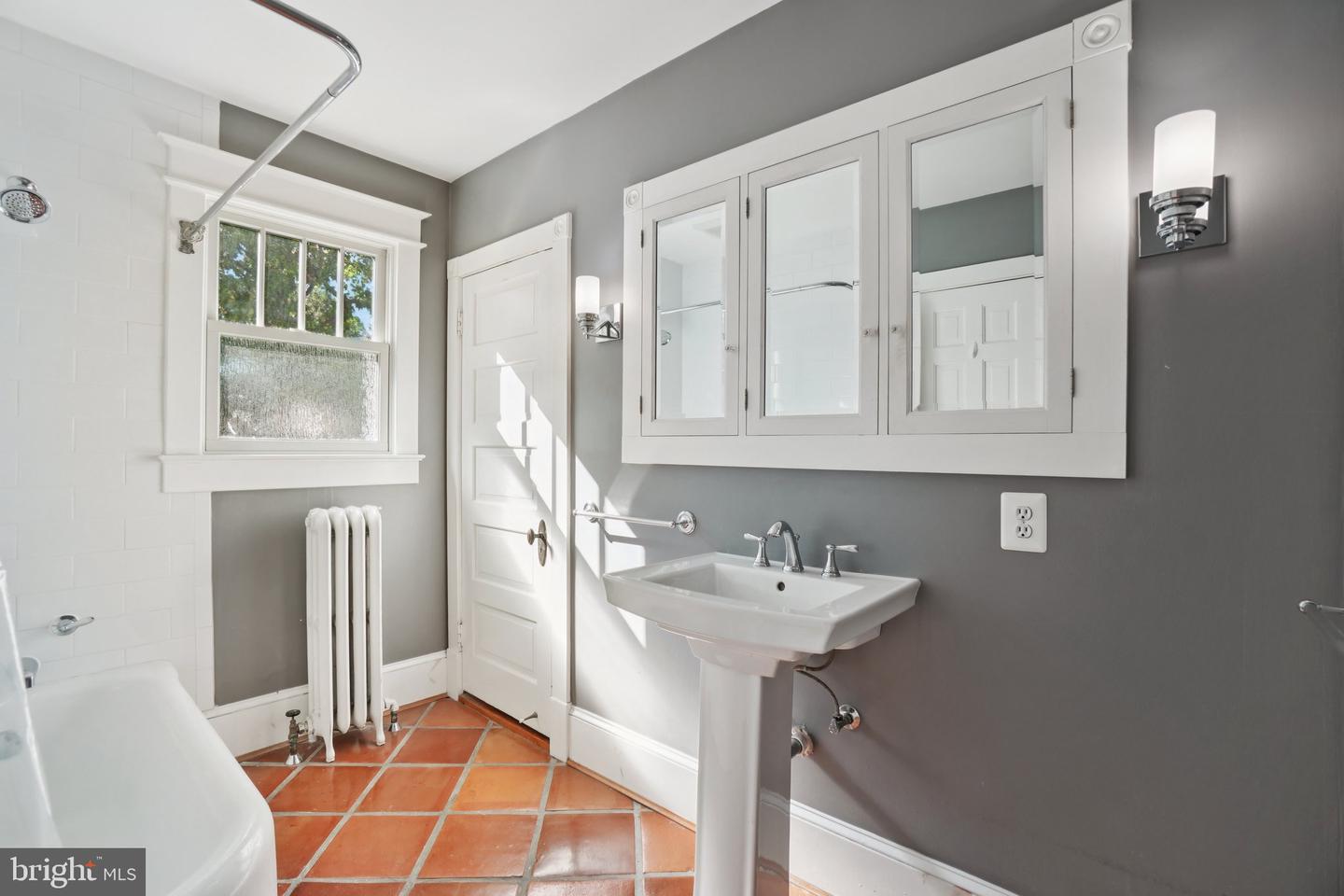 520 25TH ST S, ARLINGTON, Virginia 22202, 3 Bedrooms Bedrooms, ,2 BathroomsBathrooms,Residential,For sale,520 25TH ST S,VAAR2065358 MLS # VAAR2065358 520 25TH ST S, ARLINGTON, Virginia 22202, 3 Bedrooms Bedrooms, ,2 BathroomsBathrooms,Residential,For sale,520 25TH ST S,VAAR2065358 MLS # VAAR2065358