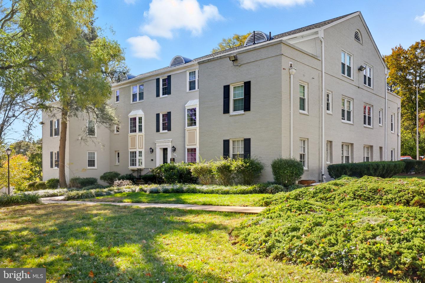 806 S ARLINGTON MILL DR #104, ARLINGTON, Virginia 22204, 2 Bedrooms Bedrooms, ,1 BathroomBathrooms,Residential,For sale,806 S ARLINGTON MILL DR #104,VAAR2065366 MLS # VAAR2065366 806 S ARLINGTON MILL DR #104, ARLINGTON, Virginia 22204, 2 Bedrooms Bedrooms, ,1 BathroomBathrooms,Residential,For sale,806 S ARLINGTON MILL DR #104,VAAR2065366 MLS # VAAR2065366