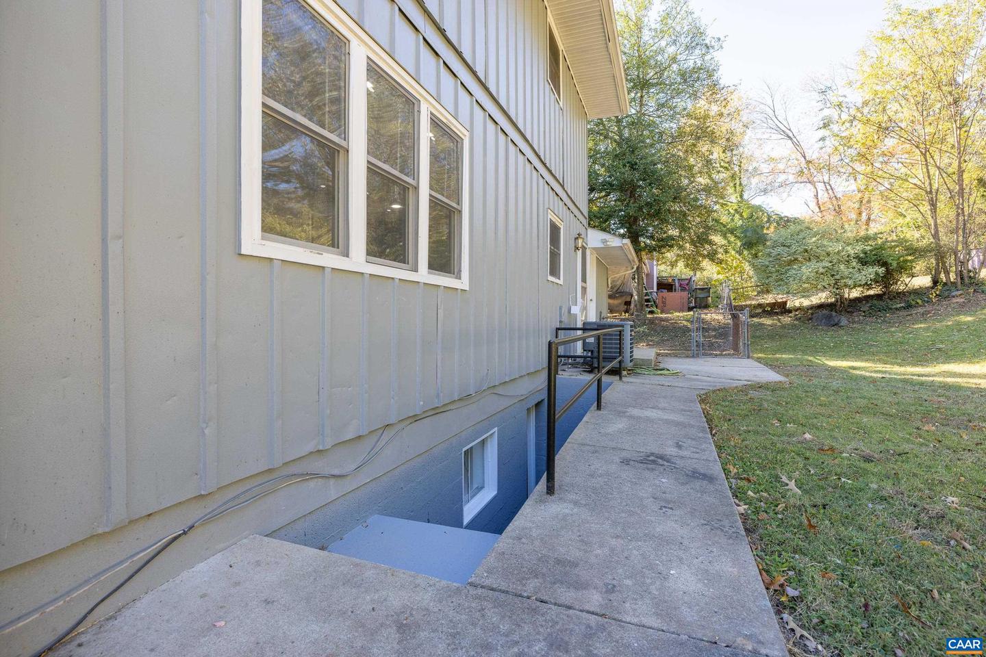 2627 COMMONWEALTH DR, CHARLOTTESVILLE, Virginia 22901, 4 Bedrooms Bedrooms, ,2 BathroomsBathrooms,Residential,For sale,2627 COMMONWEALTH DR,670405 MLS # 670405 2627 COMMONWEALTH DR, CHARLOTTESVILLE, Virginia 22901, 4 Bedrooms Bedrooms, ,2 BathroomsBathrooms,Residential,For sale,2627 COMMONWEALTH DR,670405 MLS # 670405