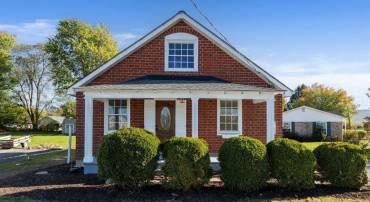 2735 STUARTS DRAFT HWY, STUARTS DRAFT, Virginia 24477, 3 Bedrooms Bedrooms, ,1 BathroomBathrooms,Residential,For sale,2735 STUARTS DRAFT HWY,670408 MLS # 670408