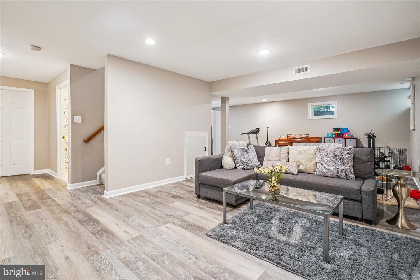 8622 CROSS CHASE CT, FAIRFAX STATION, Virginia 22039, 5 Bedrooms Bedrooms, ,3 BathroomsBathrooms,Residential,For sale,8622 CROSS CHASE CT,VAFX2276150 MLS # VAFX2276150 8622 CROSS CHASE CT, FAIRFAX STATION, Virginia 22039, 5 Bedrooms Bedrooms, ,3 BathroomsBathrooms,Residential,For sale,8622 CROSS CHASE CT,VAFX2276150 MLS # VAFX2276150