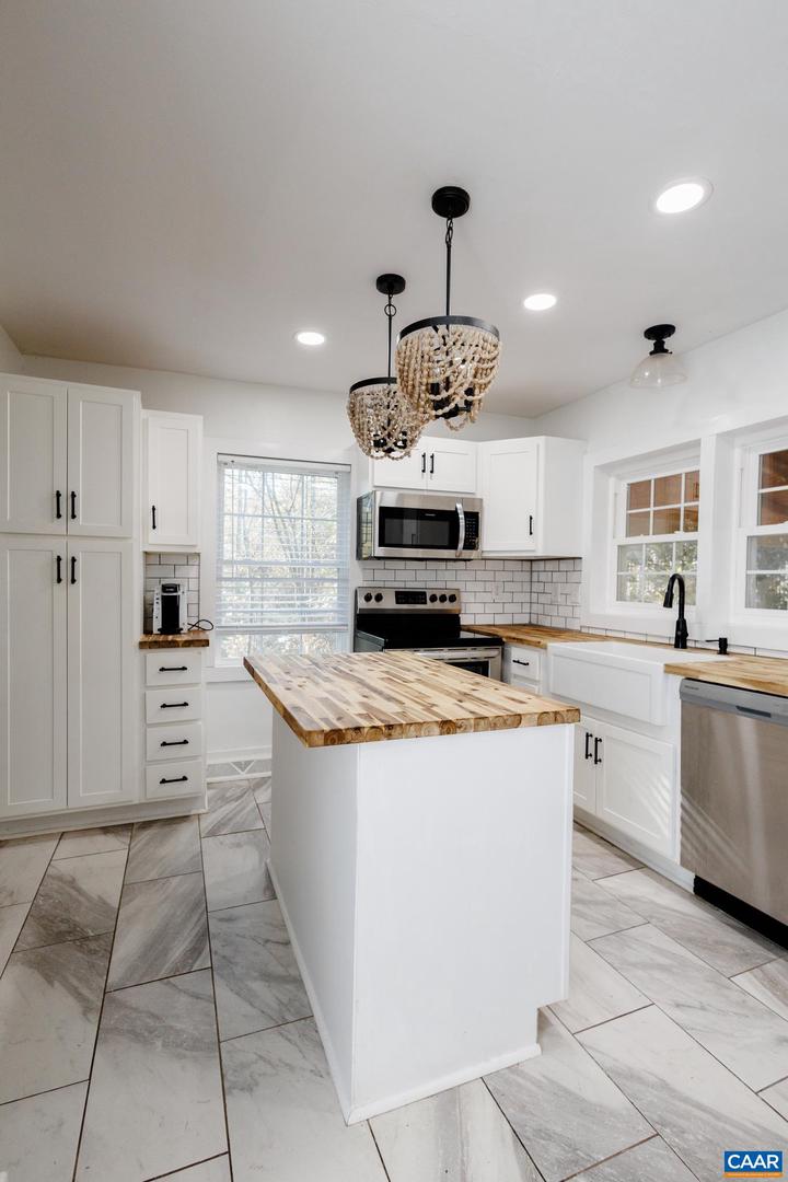2860 KING SOLOMONS LN, ESMONT, Virginia 22937, 3 Bedrooms Bedrooms, ,2 BathroomsBathrooms,Residential,For sale,2860 KING SOLOMONS LN,670395 MLS # 670395 2860 KING SOLOMONS LN, ESMONT, Virginia 22937, 3 Bedrooms Bedrooms, ,2 BathroomsBathrooms,Residential,For sale,2860 KING SOLOMONS LN,670395 MLS # 670395