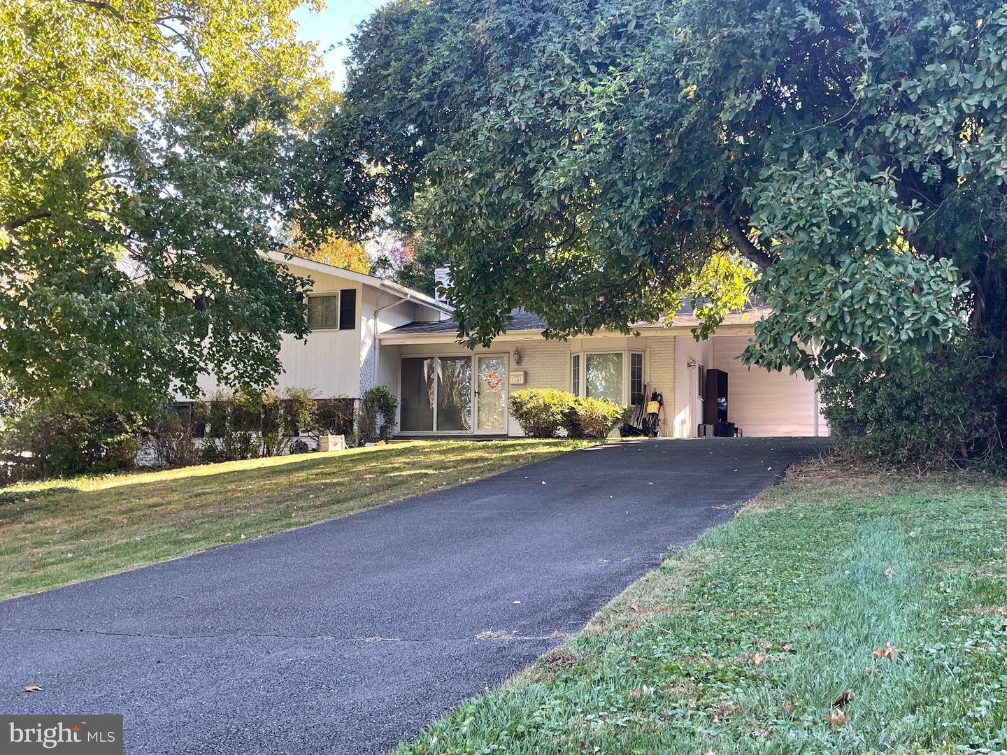 1101 CLOVER DRIVE, MCLEAN, Virginia 22101, 4 Bedrooms Bedrooms, ,3 BathroomsBathrooms,Residential,For sale,1101 CLOVER DRIVE,VAFX2276172 MLS # VAFX2276172 1101 CLOVER DRIVE, MCLEAN, Virginia 22101, 4 Bedrooms Bedrooms, ,3 BathroomsBathrooms,Residential,For sale,1101 CLOVER DRIVE,VAFX2276172 MLS # VAFX2276172