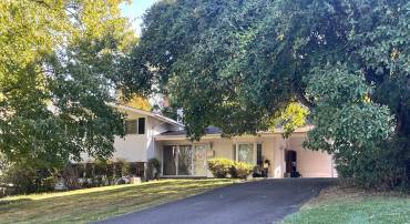 1101 CLOVER DRIVE, MCLEAN, Virginia 22101, 4 Bedrooms Bedrooms, ,3 BathroomsBathrooms,Residential,For sale,1101 CLOVER DRIVE,VAFX2276172 MLS # VAFX2276172