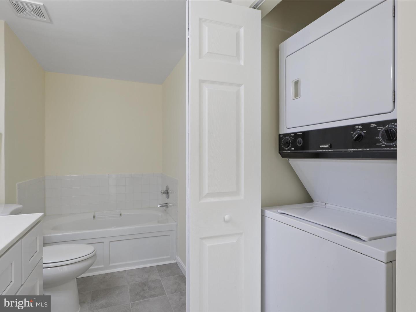 2711 BELLFOREST CT #201, VIENNA, Virginia 22180, 1 Bedroom Bedrooms, ,1 BathroomBathrooms,Residential,For sale,2711 BELLFOREST CT #201,VAFX2276218 MLS # VAFX2276218 2711 BELLFOREST CT #201, VIENNA, Virginia 22180, 1 Bedroom Bedrooms, ,1 BathroomBathrooms,Residential,For sale,2711 BELLFOREST CT #201,VAFX2276218 MLS # VAFX2276218