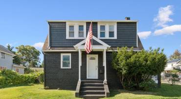 2500 S EADS ST, ARLINGTON, Virginia 22202, 4 Bedrooms Bedrooms, 12 Rooms Rooms,2 BathroomsBathrooms,Residential,For sale,2500 S EADS ST,VAAR2065370 MLS # VAAR2065370