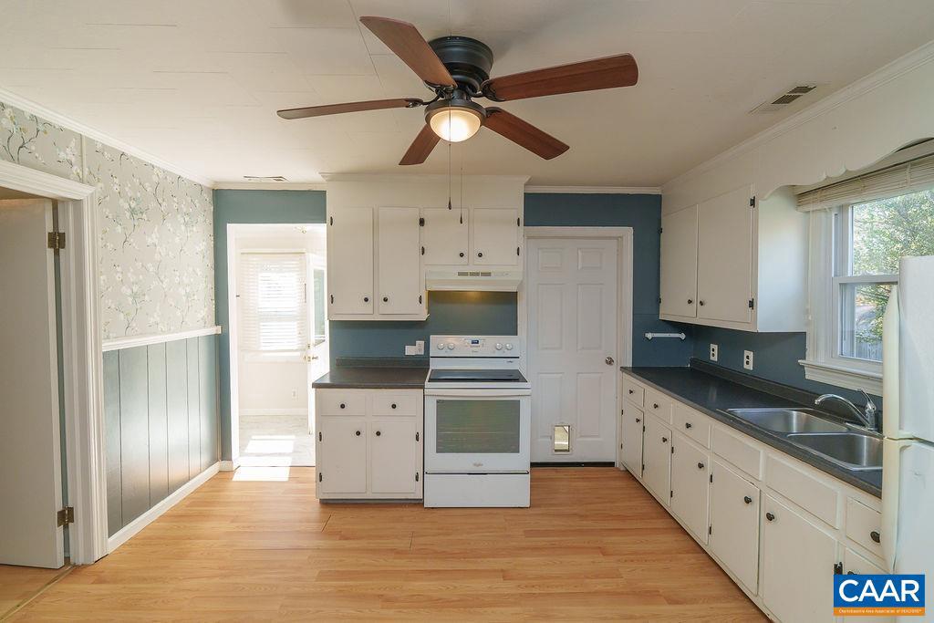 1428 2ND ST, WAYNESBORO, Virginia 22980, 2 Bedrooms Bedrooms, ,1 BathroomBathrooms,Residential,For sale,1428 2ND ST,670423 MLS # 670423 1428 2ND ST, WAYNESBORO, Virginia 22980, 2 Bedrooms Bedrooms, ,1 BathroomBathrooms,Residential,For sale,1428 2ND ST,670423 MLS # 670423