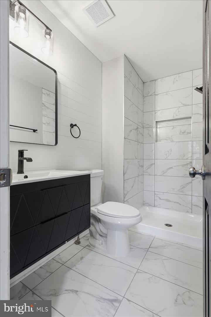 5714 MASON BLUFF DR, BURKE, Virginia 22015, 3 Bedrooms Bedrooms, ,3 BathroomsBathrooms,Residential,For sale,5714 MASON BLUFF DR,VAFX2276248 MLS # VAFX2276248