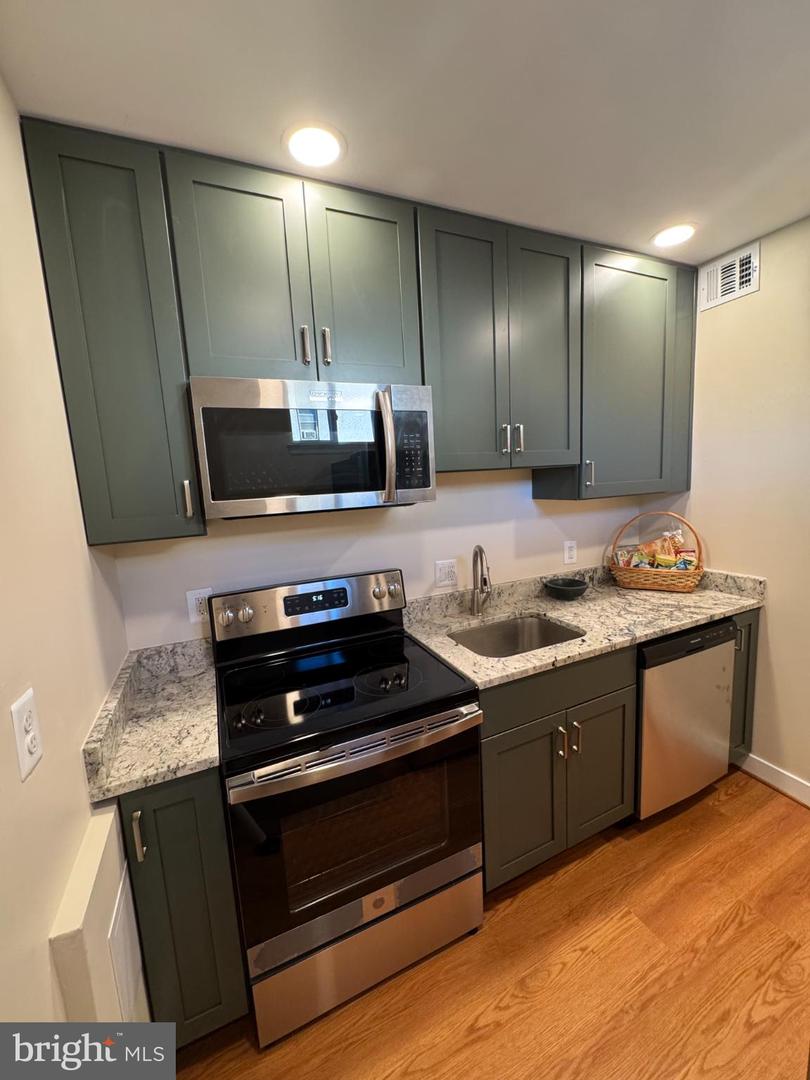 633 18TH ST NE, WASHINGTON, District Of Columbia 20002, 2 Bedrooms Bedrooms, 7 Rooms Rooms,1 BathroomBathrooms,Residential,For sale,633 18TH ST NE,DCDC2229064 MLS # DCDC2229064 633 18TH ST NE, WASHINGTON, District Of Columbia 20002, 2 Bedrooms Bedrooms, 7 Rooms Rooms,1 BathroomBathrooms,Residential,For sale,633 18TH ST NE,DCDC2229064 MLS # DCDC2229064