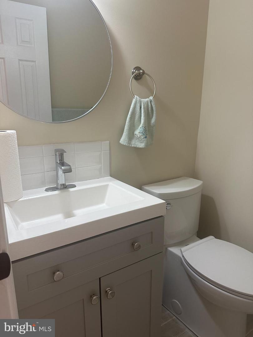 633 18TH ST NE, WASHINGTON, District Of Columbia 20002, 2 Bedrooms Bedrooms, 7 Rooms Rooms,1 BathroomBathrooms,Residential,For sale,633 18TH ST NE,DCDC2229064 MLS # DCDC2229064 633 18TH ST NE, WASHINGTON, District Of Columbia 20002, 2 Bedrooms Bedrooms, 7 Rooms Rooms,1 BathroomBathrooms,Residential,For sale,633 18TH ST NE,DCDC2229064 MLS # DCDC2229064