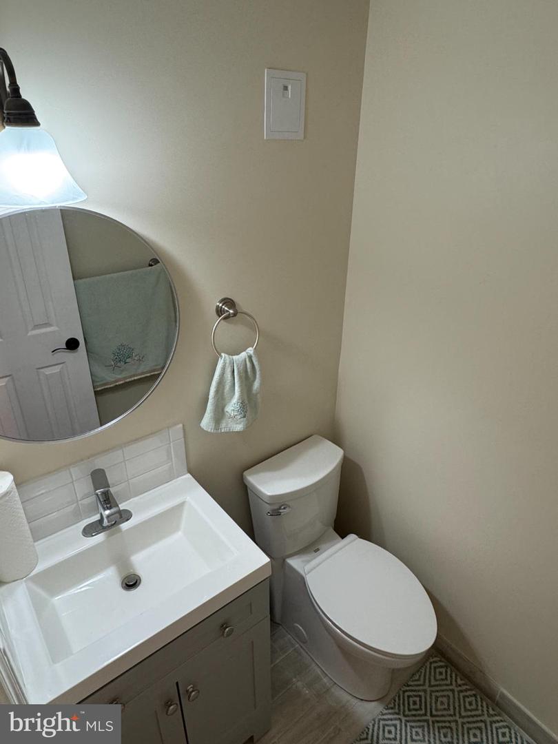 633 18TH ST NE, WASHINGTON, District Of Columbia 20002, 2 Bedrooms Bedrooms, 7 Rooms Rooms,1 BathroomBathrooms,Residential,For sale,633 18TH ST NE,DCDC2229064 MLS # DCDC2229064 633 18TH ST NE, WASHINGTON, District Of Columbia 20002, 2 Bedrooms Bedrooms, 7 Rooms Rooms,1 BathroomBathrooms,Residential,For sale,633 18TH ST NE,DCDC2229064 MLS # DCDC2229064